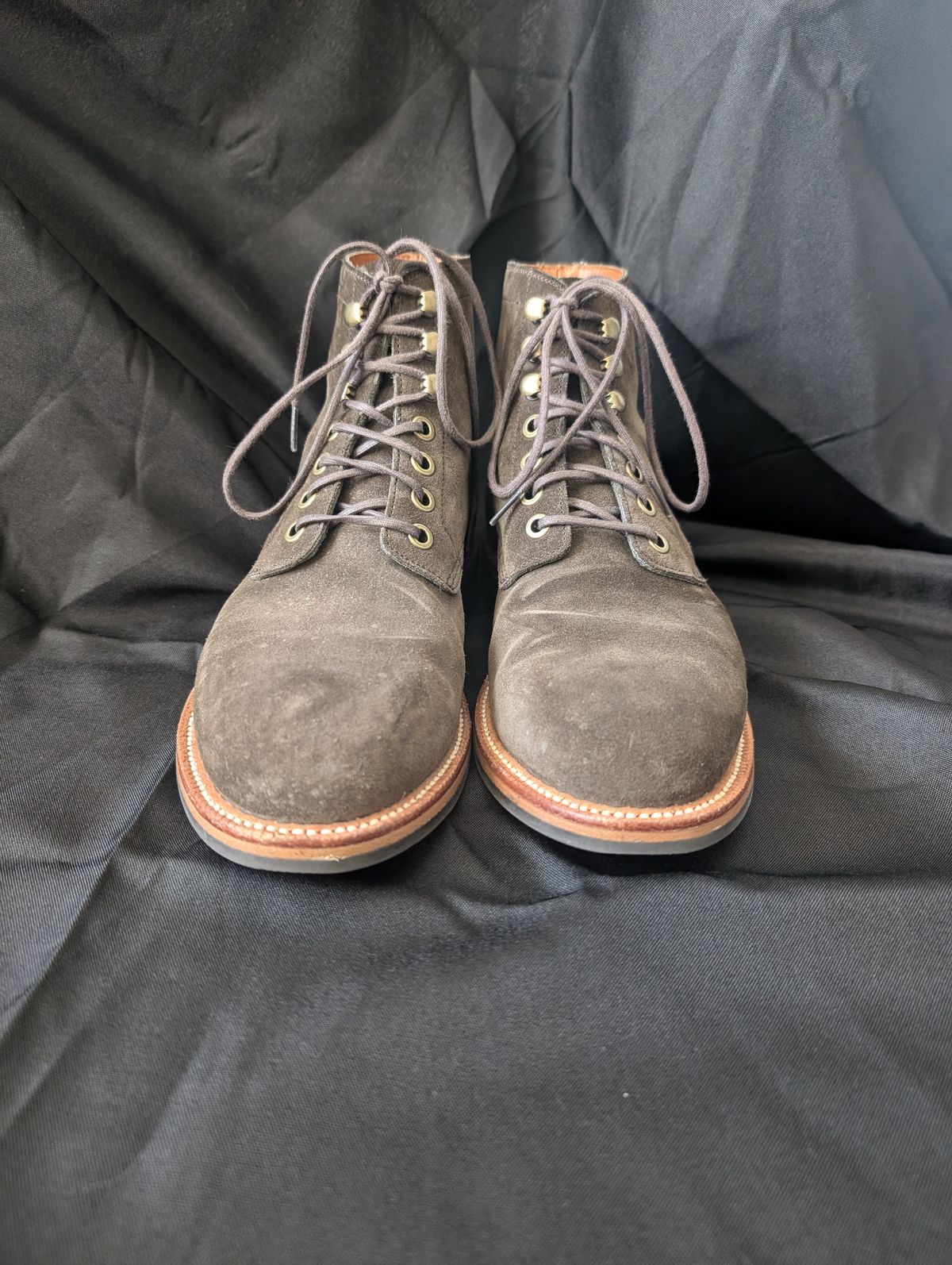 Photo by li.40 on November 4, 2024 of the Grant Stone Diesel Boot in C.F. Stead Loden Janus Calf Suede.