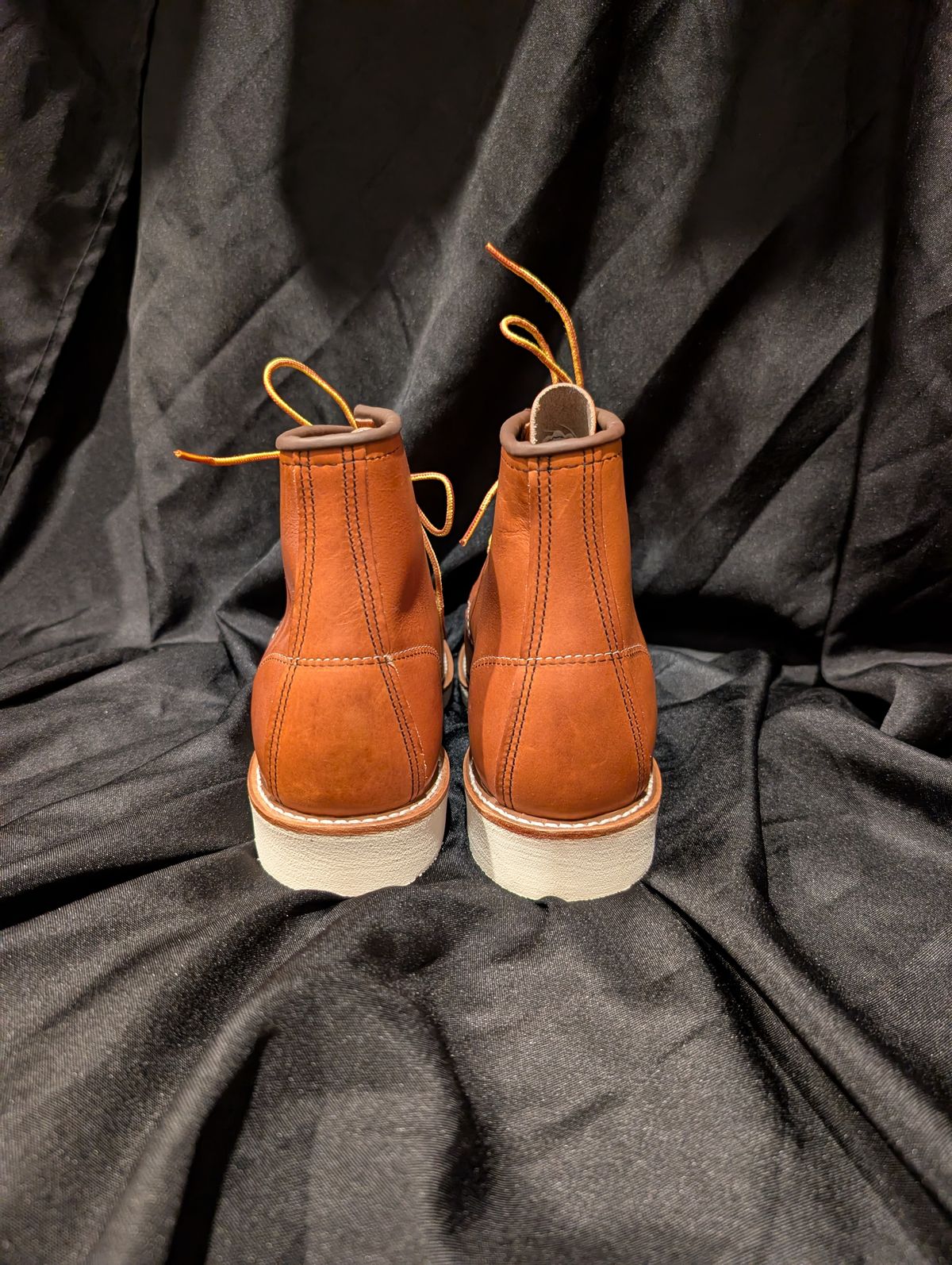 Photo by li.40 on October 1, 2025 of the Red Wing 6-Inch Classic Moc in S.B. Foot Oro Legacy.