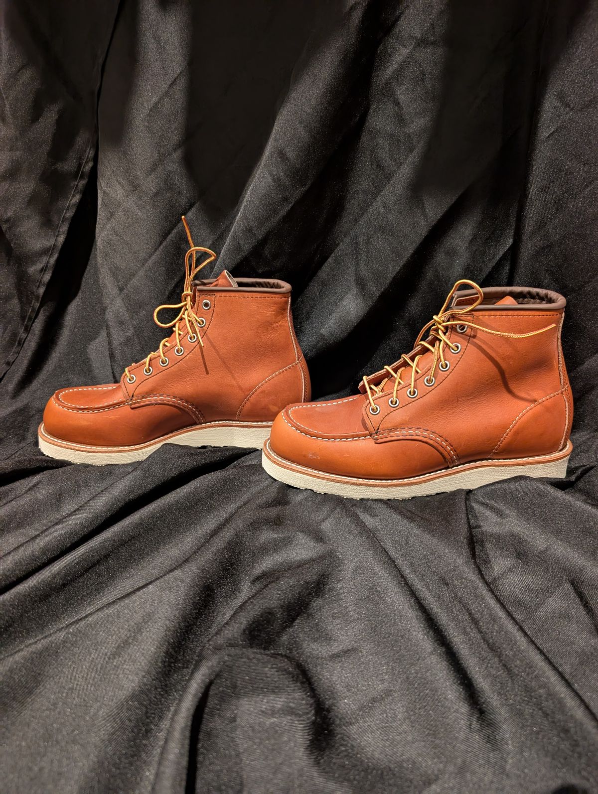 Photo by li.40 on October 1, 2025 of the Red Wing 6-Inch Classic Moc in S.B. Foot Oro Legacy.
