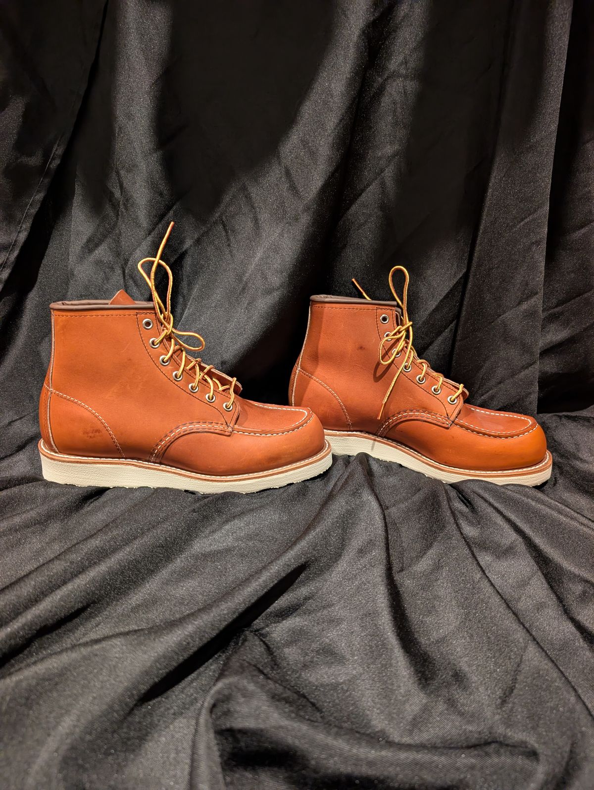Photo by li.40 on October 1, 2025 of the Red Wing 6-Inch Classic Moc in S.B. Foot Oro Legacy.