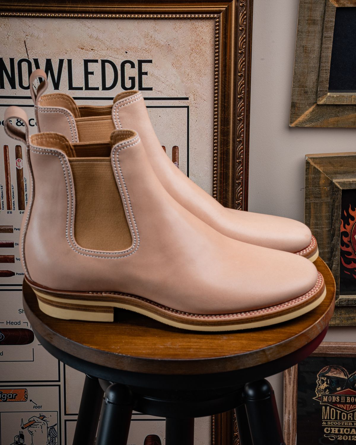 Photo by boot_gazer on October 3, 2022 of the Flame Panda Wholecut Chelsea in Tochigi Natural Cowhide.