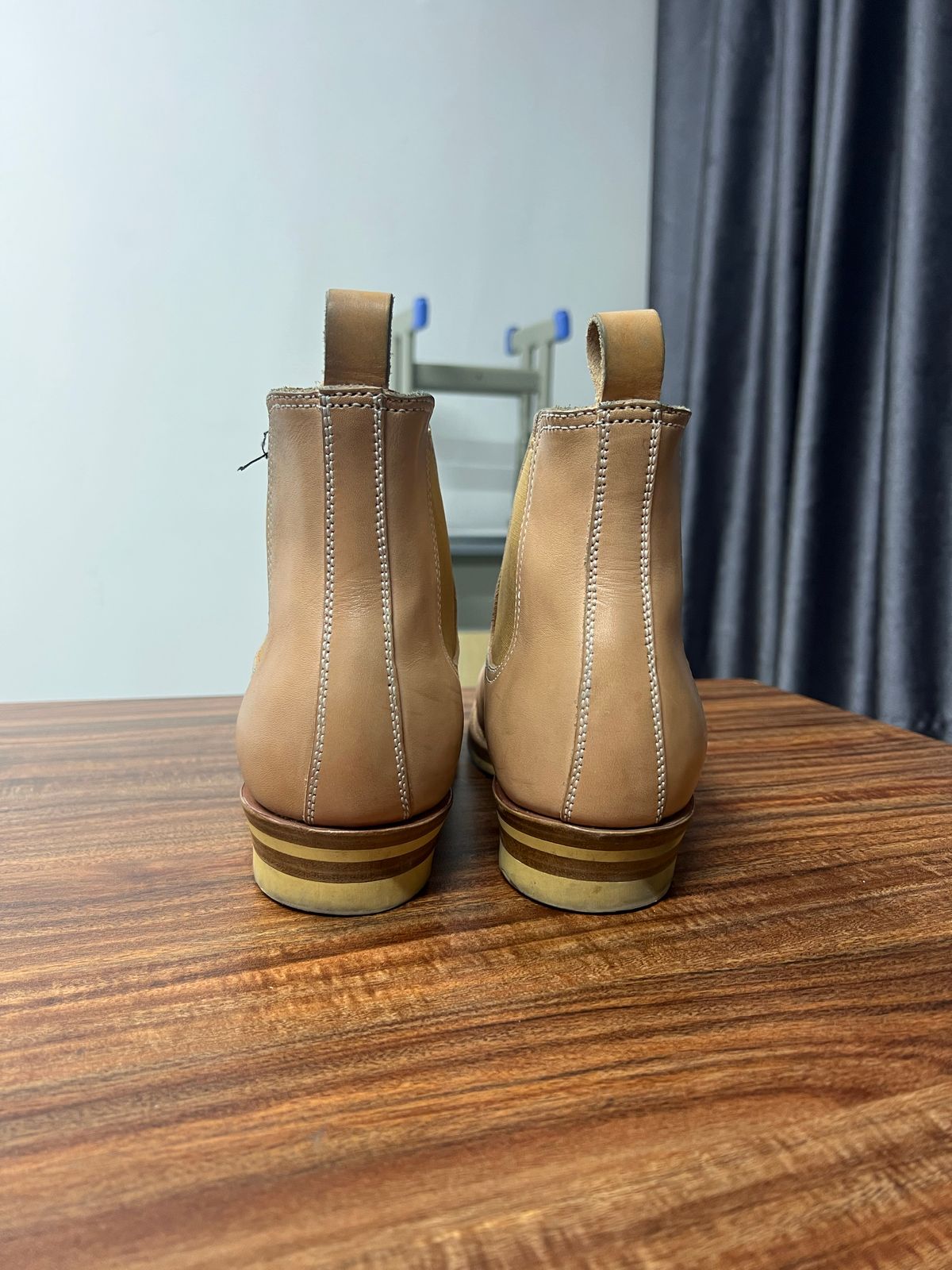 Photo by boot_gazer on November 5, 2022 of the Flame Panda Wholecut Chelsea in Tochigi Natural Cowhide.