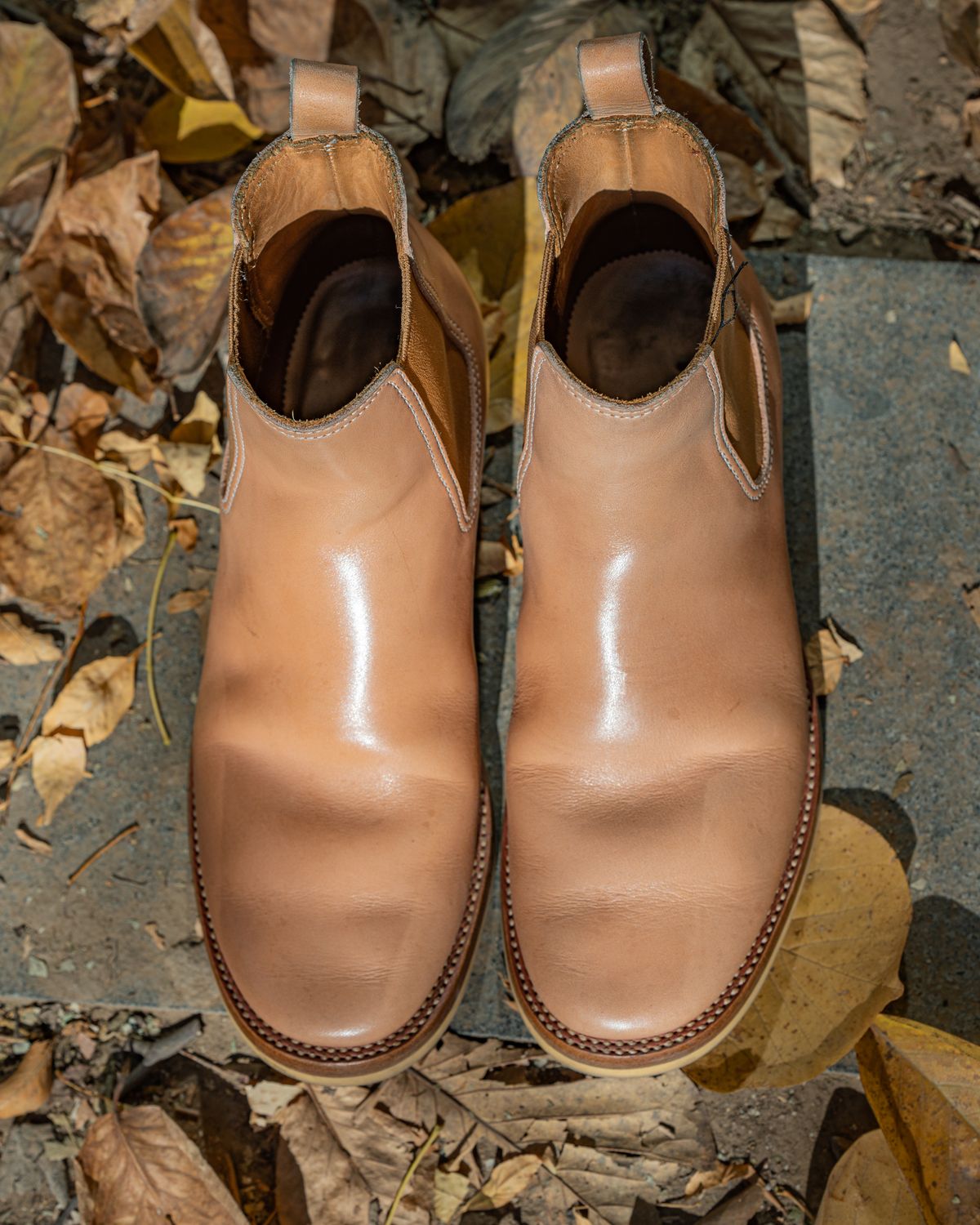 Photo by boot_gazer on November 5, 2022 of the Flame Panda Wholecut Chelsea in Tochigi Natural Cowhide.
