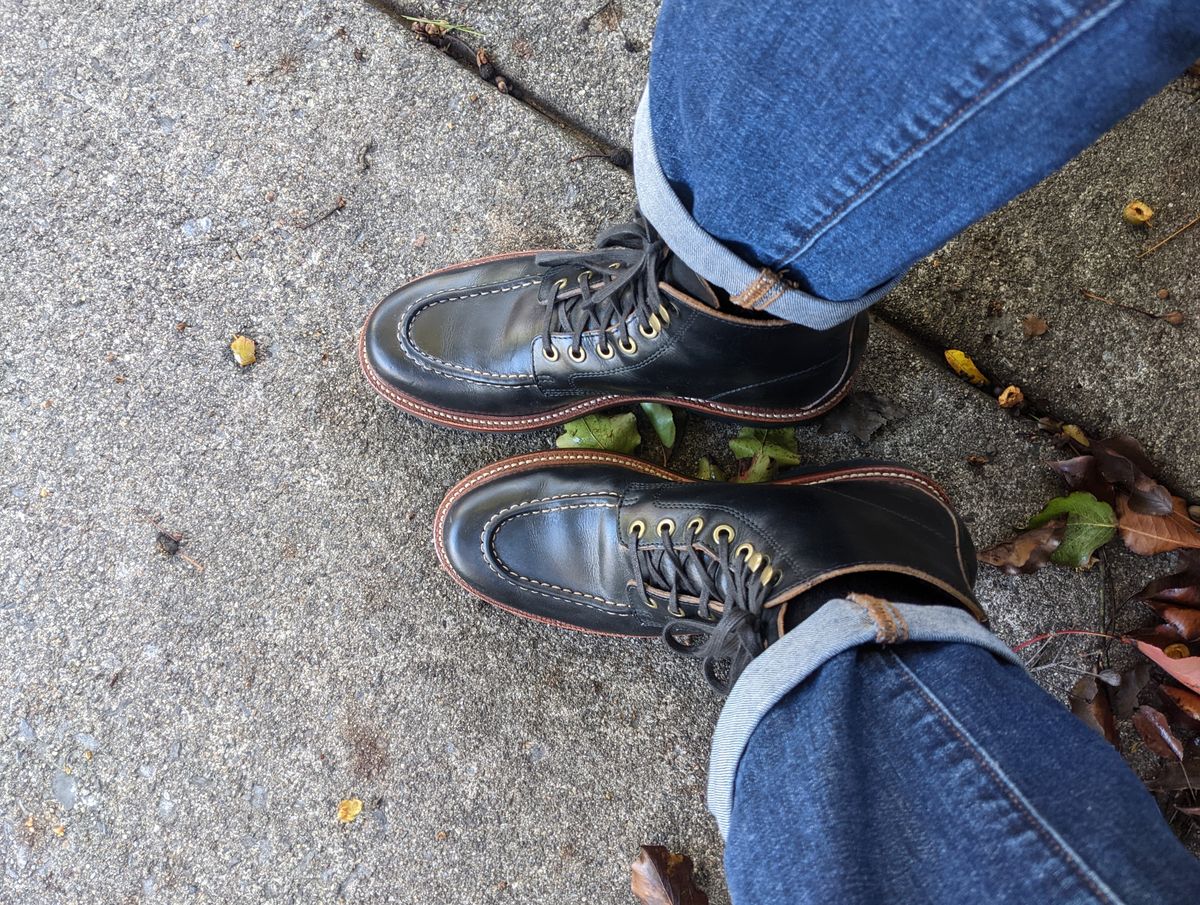 Photo by withinthenebula on October 6, 2022 of the Grant Stone Brass Boot in Horween Black Chromexcel.