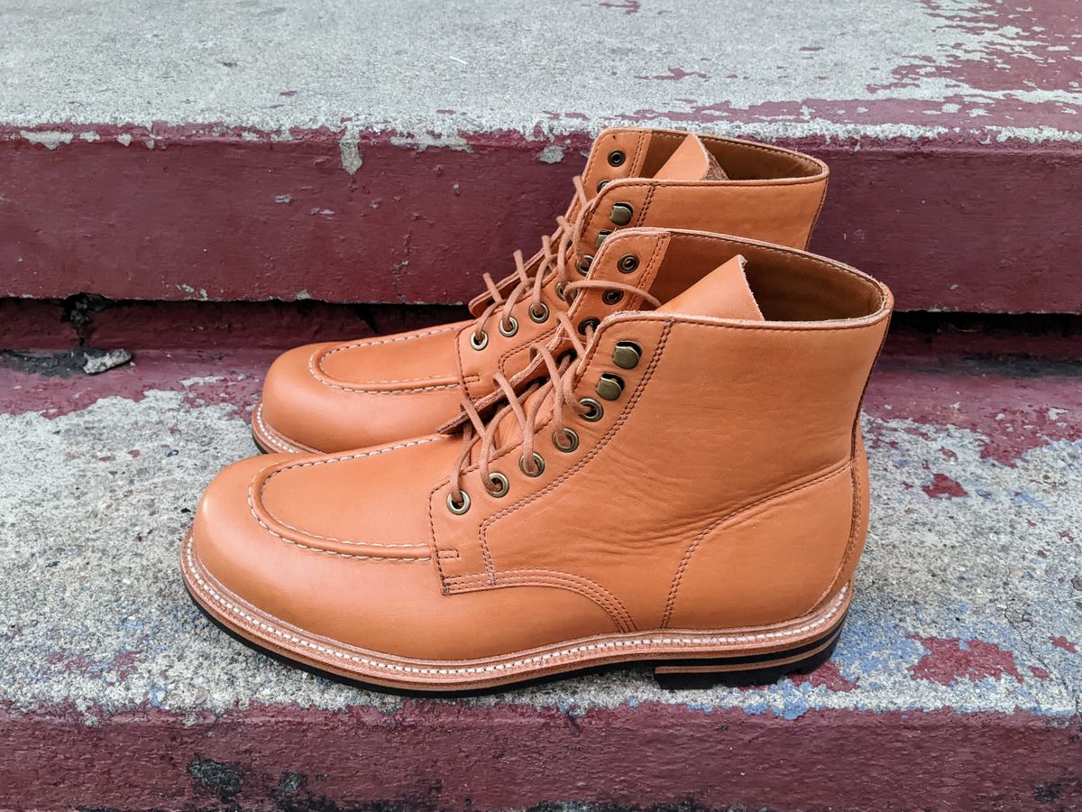 Photo by wear.journey on November 2, 2022 of the Grant Stone Brass Boot in Horween Tan Essex.