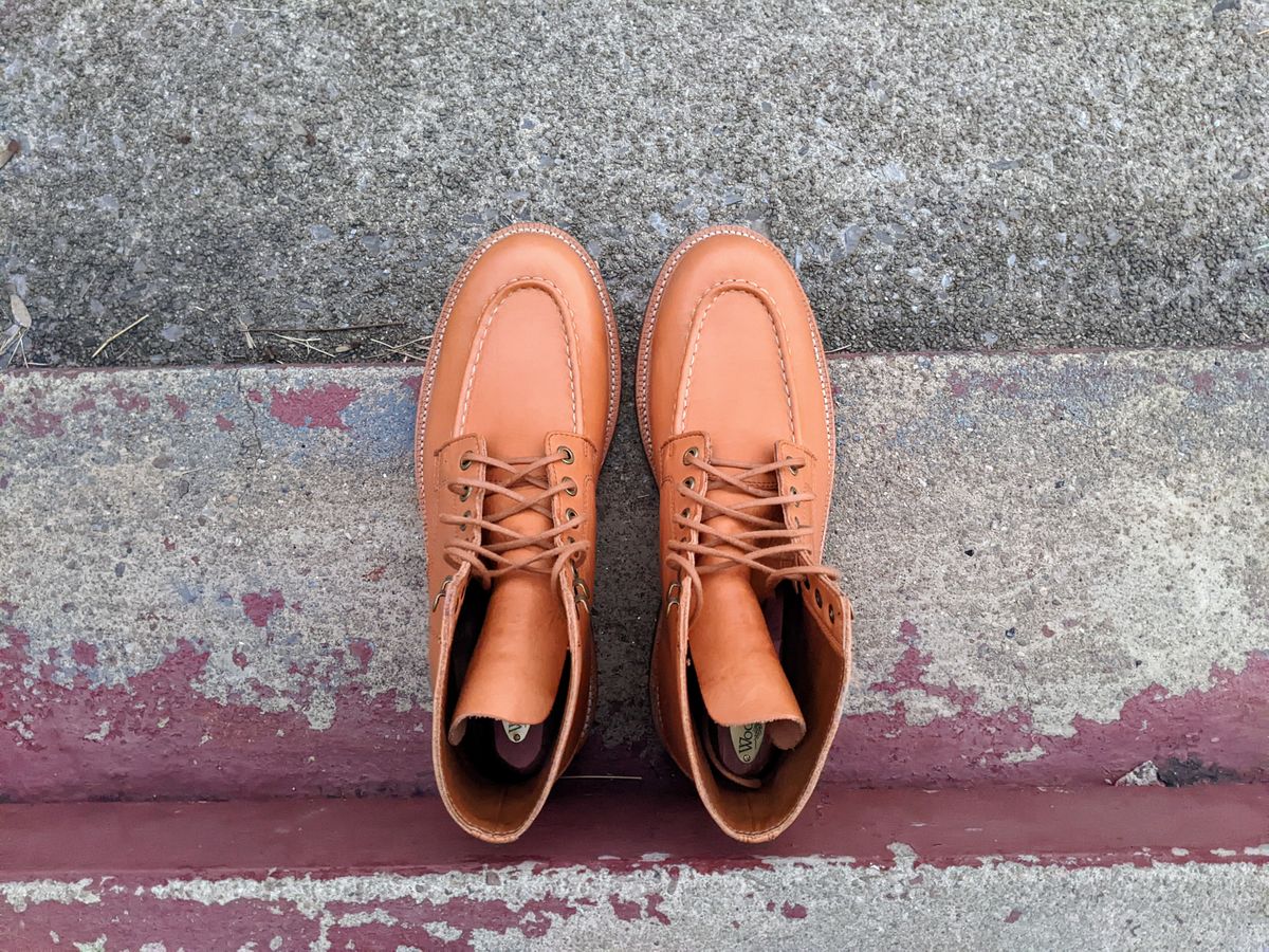 Photo by wear.journey on November 2, 2022 of the Grant Stone Brass Boot in Horween Tan Essex.