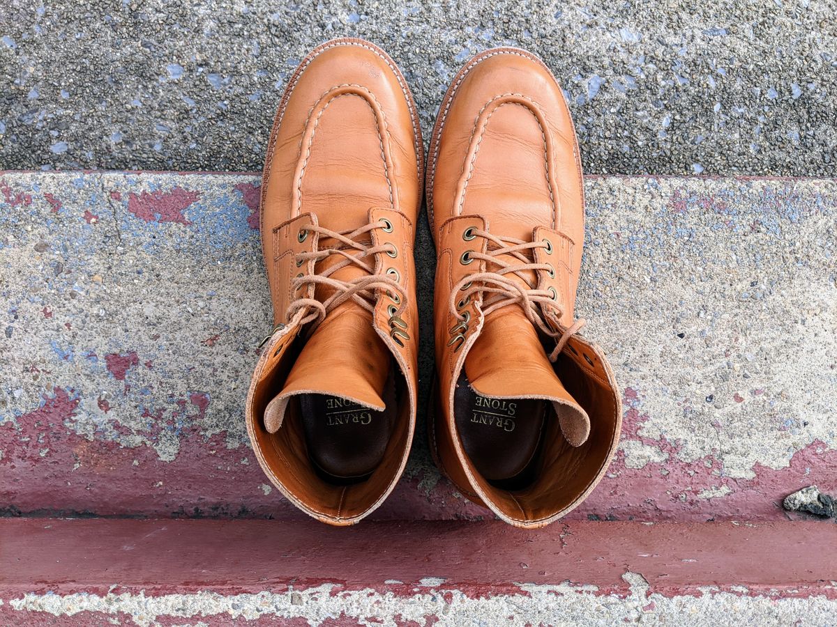 Photo by wear.journey on December 3, 2022 of the Grant Stone Brass Boot in Horween Tan Essex.