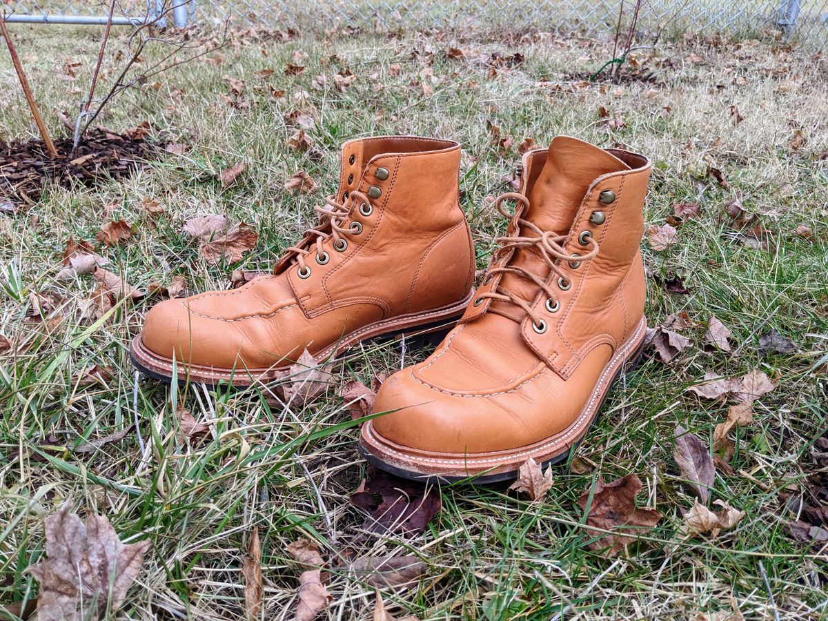 Photo by wear.journey on January 3, 2023 of the Grant Stone Brass Boot in Horween Tan Essex.