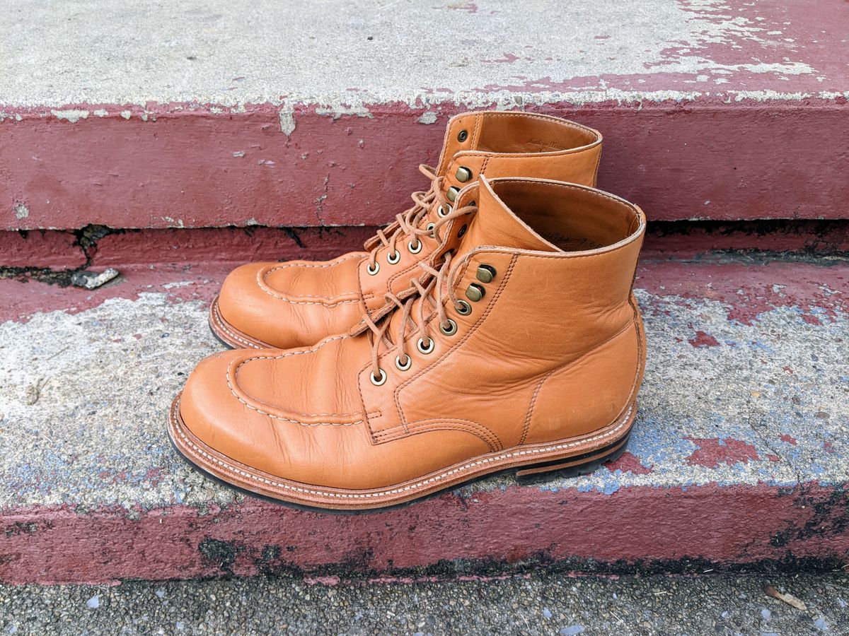 Photo by wear.journey on January 3, 2023 of the Grant Stone Brass Boot in Horween Tan Essex.