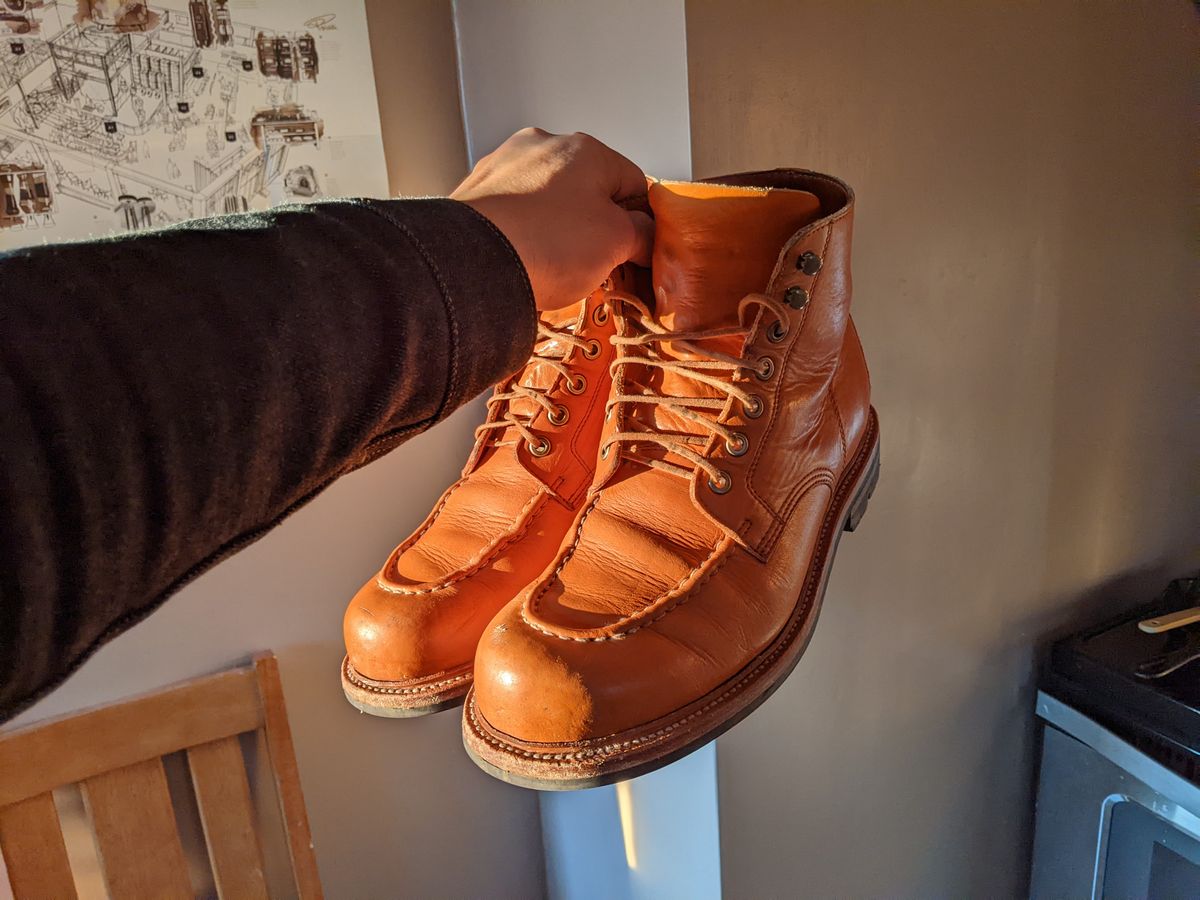 Photo by wear.journey on February 5, 2023 of the Grant Stone Brass Boot in Horween Tan Essex.