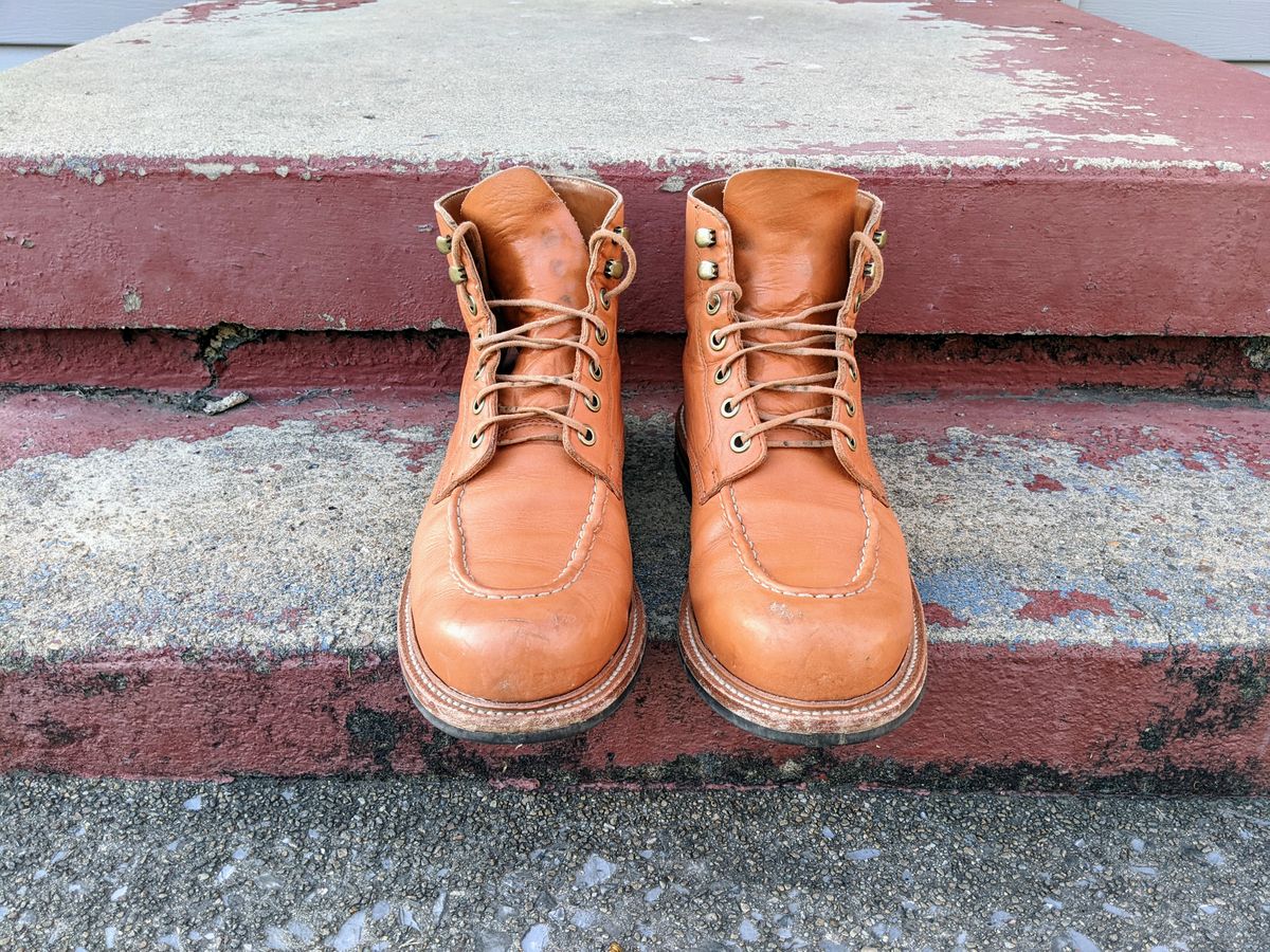 Photo by wear.journey on February 5, 2023 of the Grant Stone Brass Boot in Horween Tan Essex.