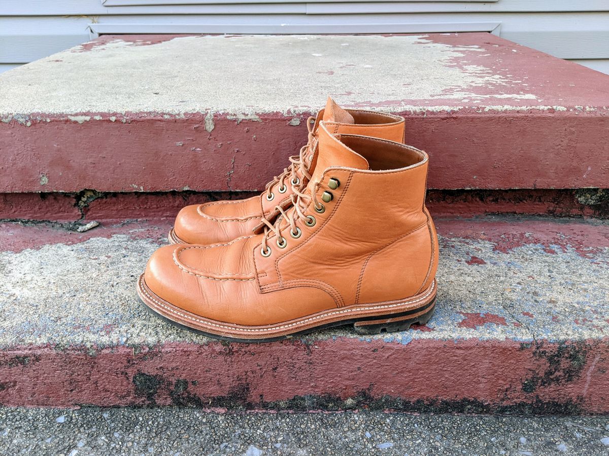 Photo by wear.journey on February 5, 2023 of the Grant Stone Brass Boot in Horween Tan Essex.