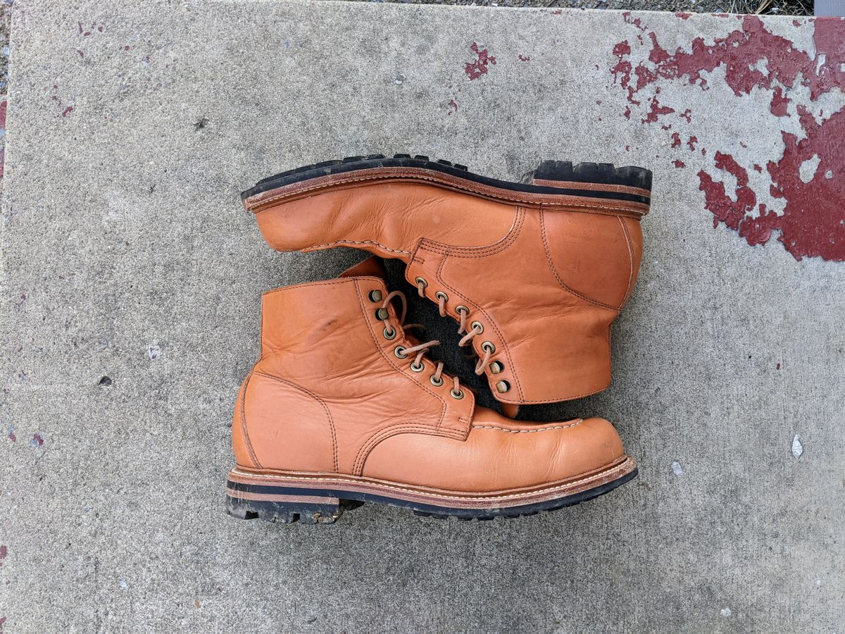 Photo by wear.journey on February 5, 2023 of the Grant Stone Brass Boot in Horween Tan Essex.