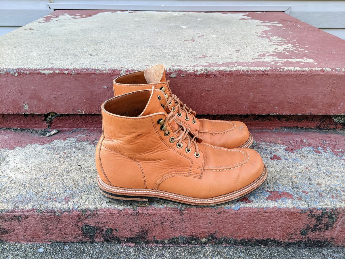 Photo by wear.journey on February 5, 2023 of the Grant Stone Brass Boot in Horween Tan Essex.