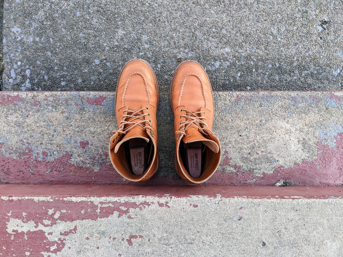 Photo by wear.journey on February 5, 2023 of the Grant Stone Brass Boot in Horween Tan Essex.