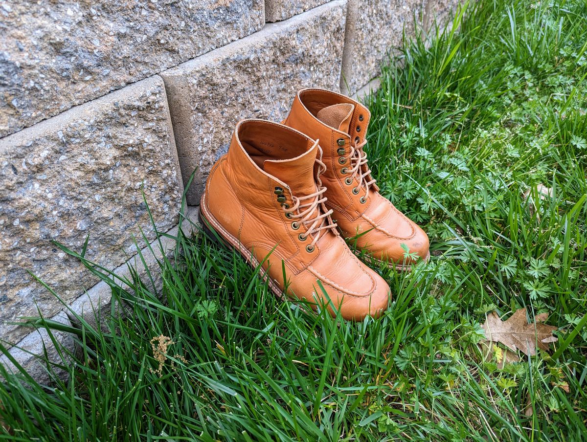 Photo by wear.journey on April 2, 2023 of the Grant Stone Brass Boot in Horween Tan Essex.