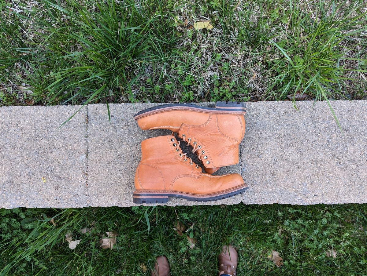 Photo by wear.journey on April 2, 2023 of the Grant Stone Brass Boot in Horween Tan Essex.