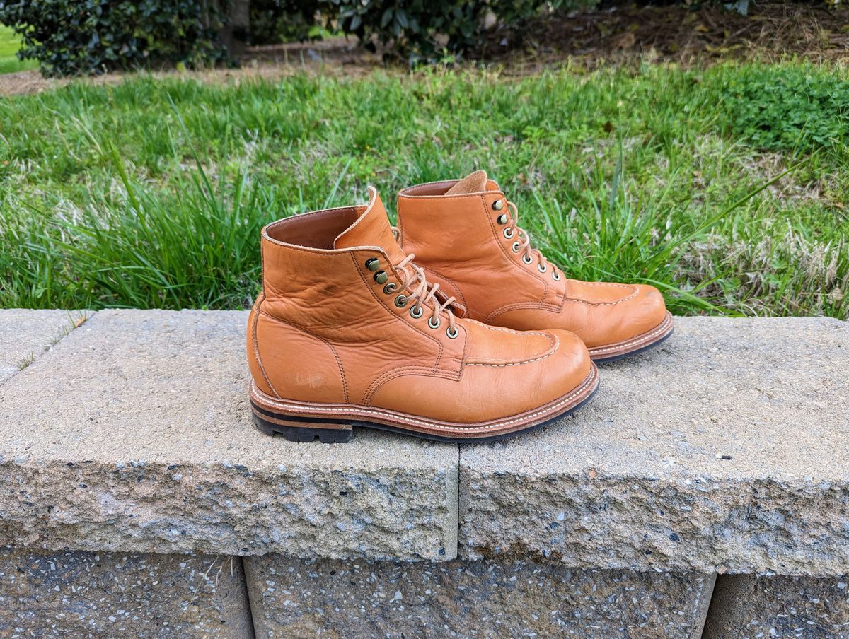 Photo by wear.journey on April 2, 2023 of the Grant Stone Brass Boot in Horween Tan Essex.