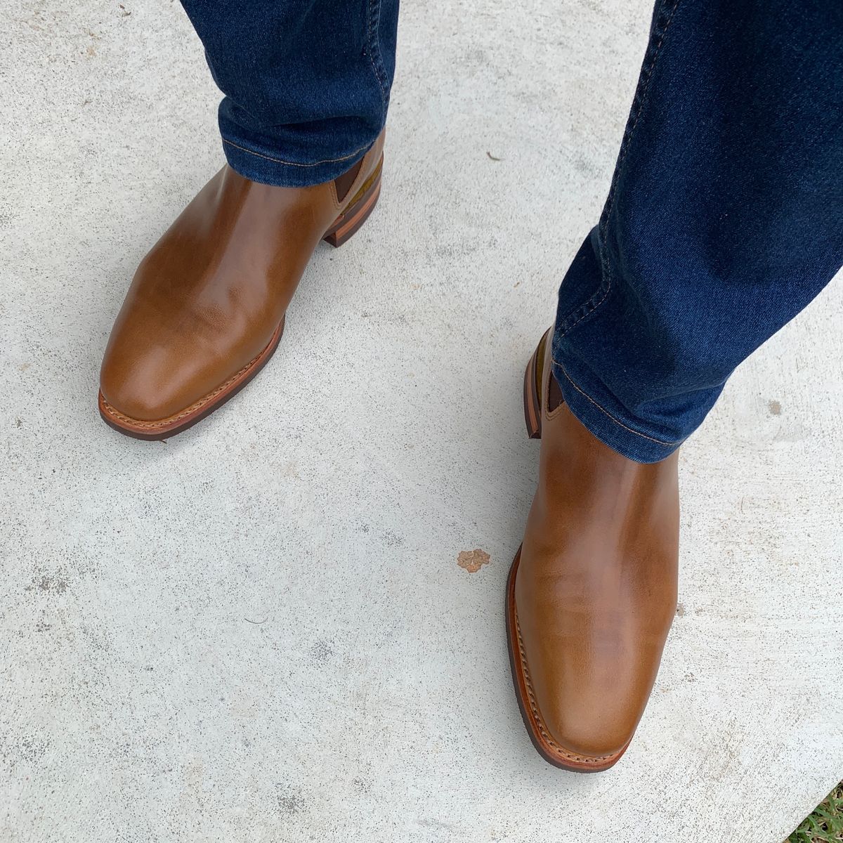 Photo by Thelifeofsomeguysboots on October 3, 2022 of the R.M. Williams Comfort Craftsman Boot in Caramel Pull-Up Leather.