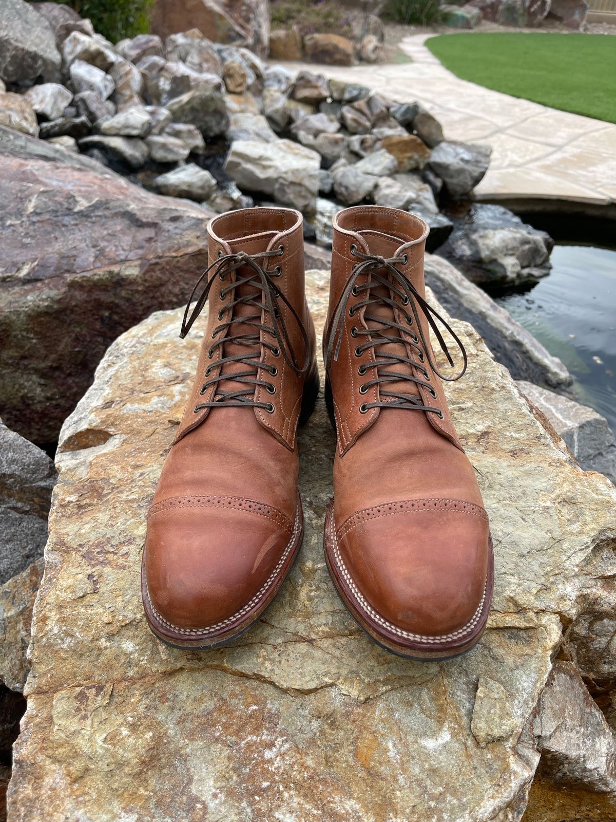 Photo by darrellgillette on January 1, 2024 of the Viberg Service Boot BCT in Horween Natural Crust Double Cordovan.