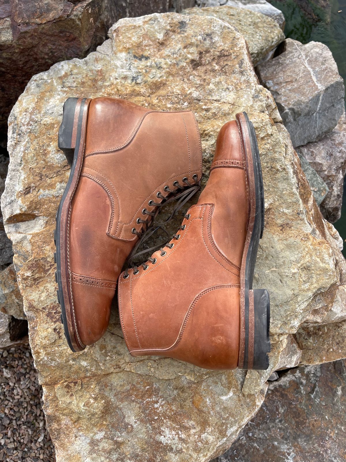 Photo by darrellgillette on January 1, 2024 of the Viberg Service Boot BCT in Horween Natural Crust Double Cordovan.