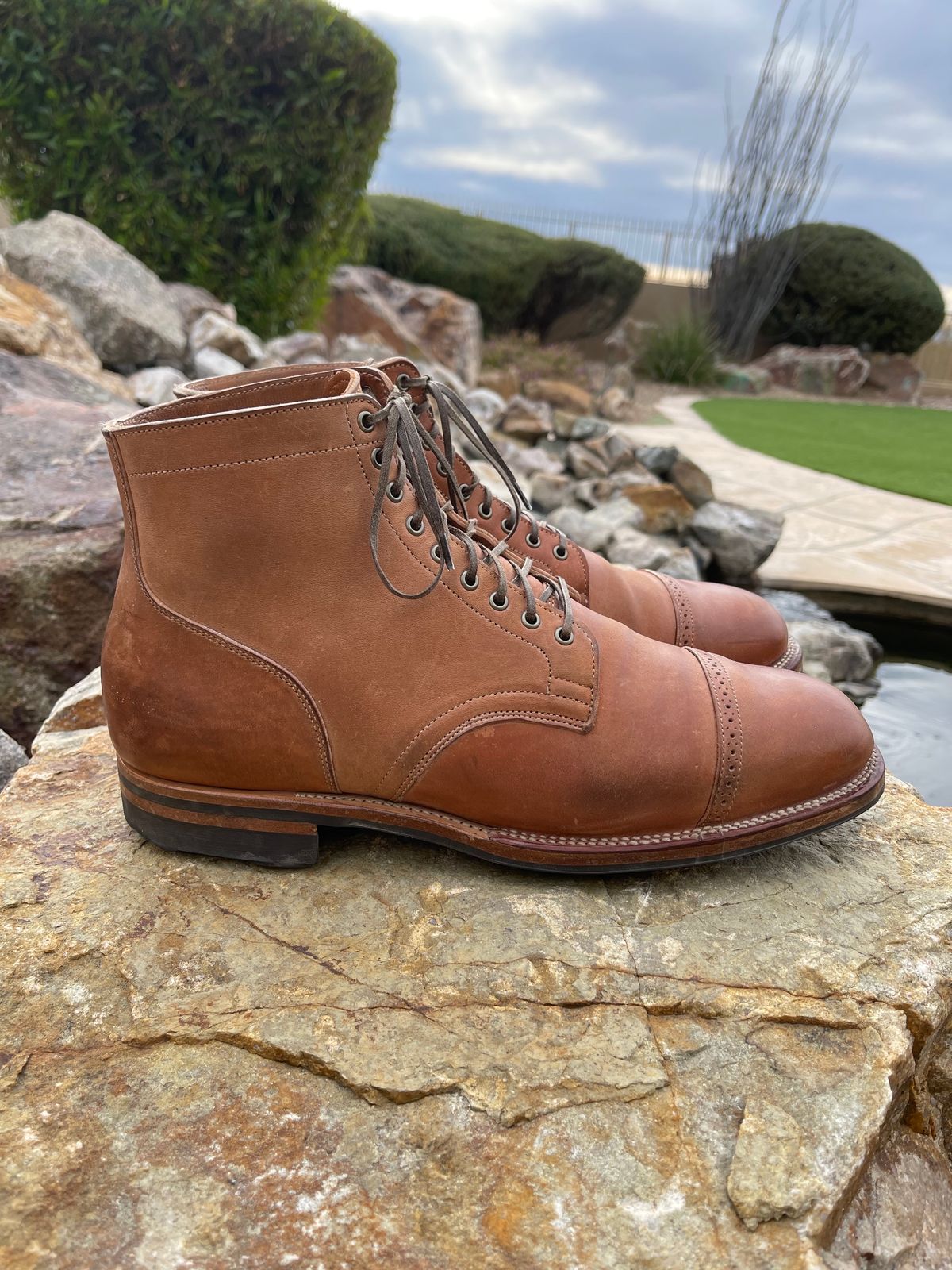 Photo by darrellgillette on January 1, 2024 of the Viberg Service Boot BCT in Horween Natural Crust Double Cordovan.