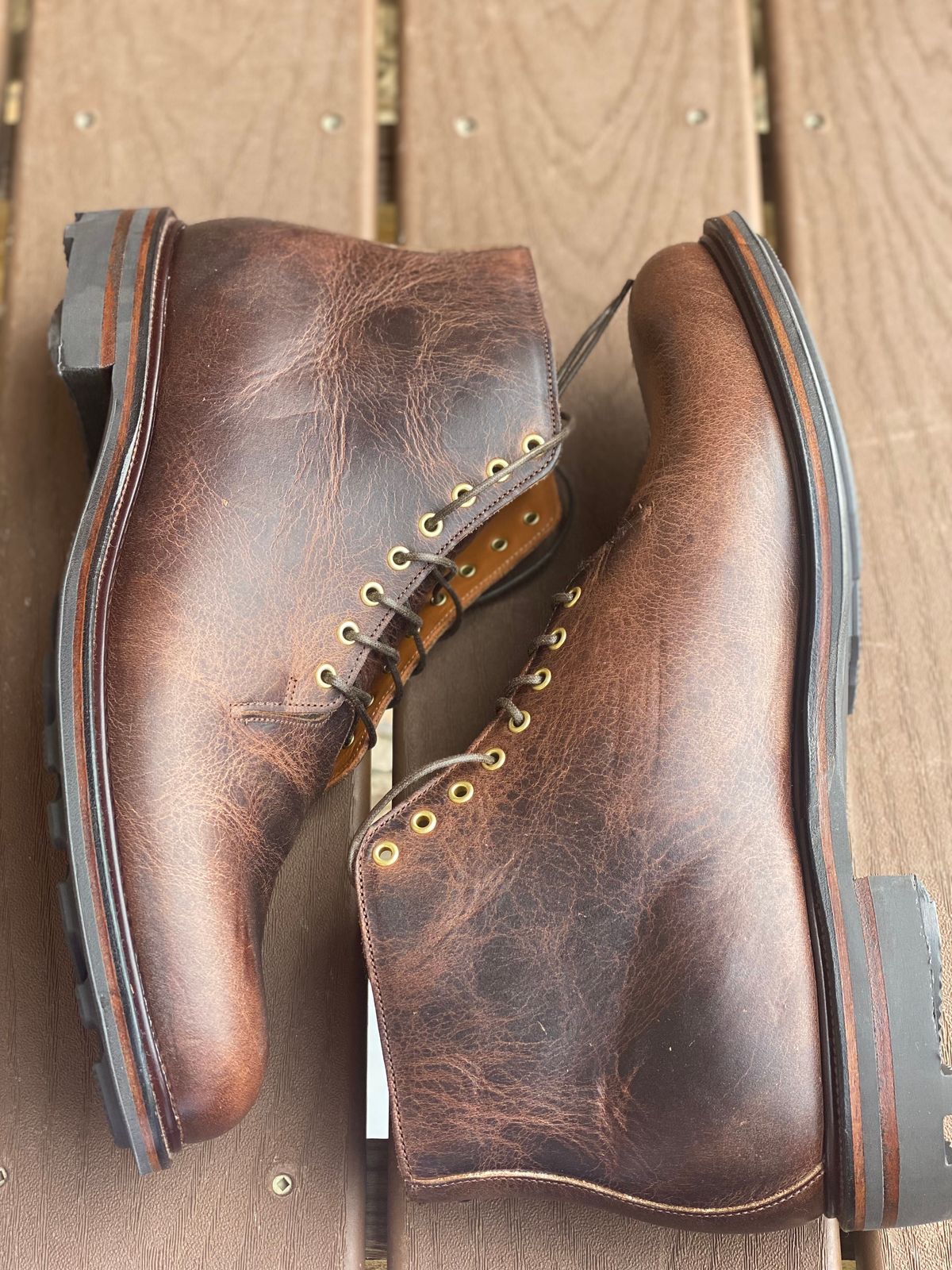 Photo by boot_247 on October 2, 2022 of the Viberg Wholecut Derby Boot in Horween Rowdy Dachshund.