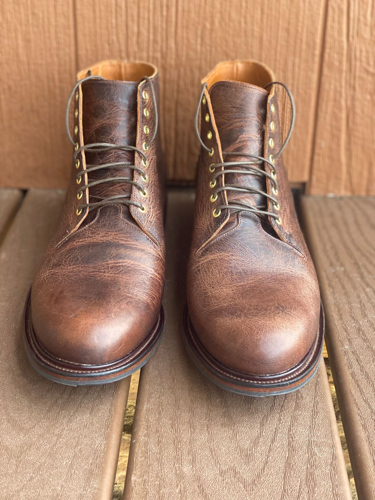 Photo by boot_247 on October 2, 2022 of the Viberg Wholecut Derby Boot in Horween Rowdy Dachshund.