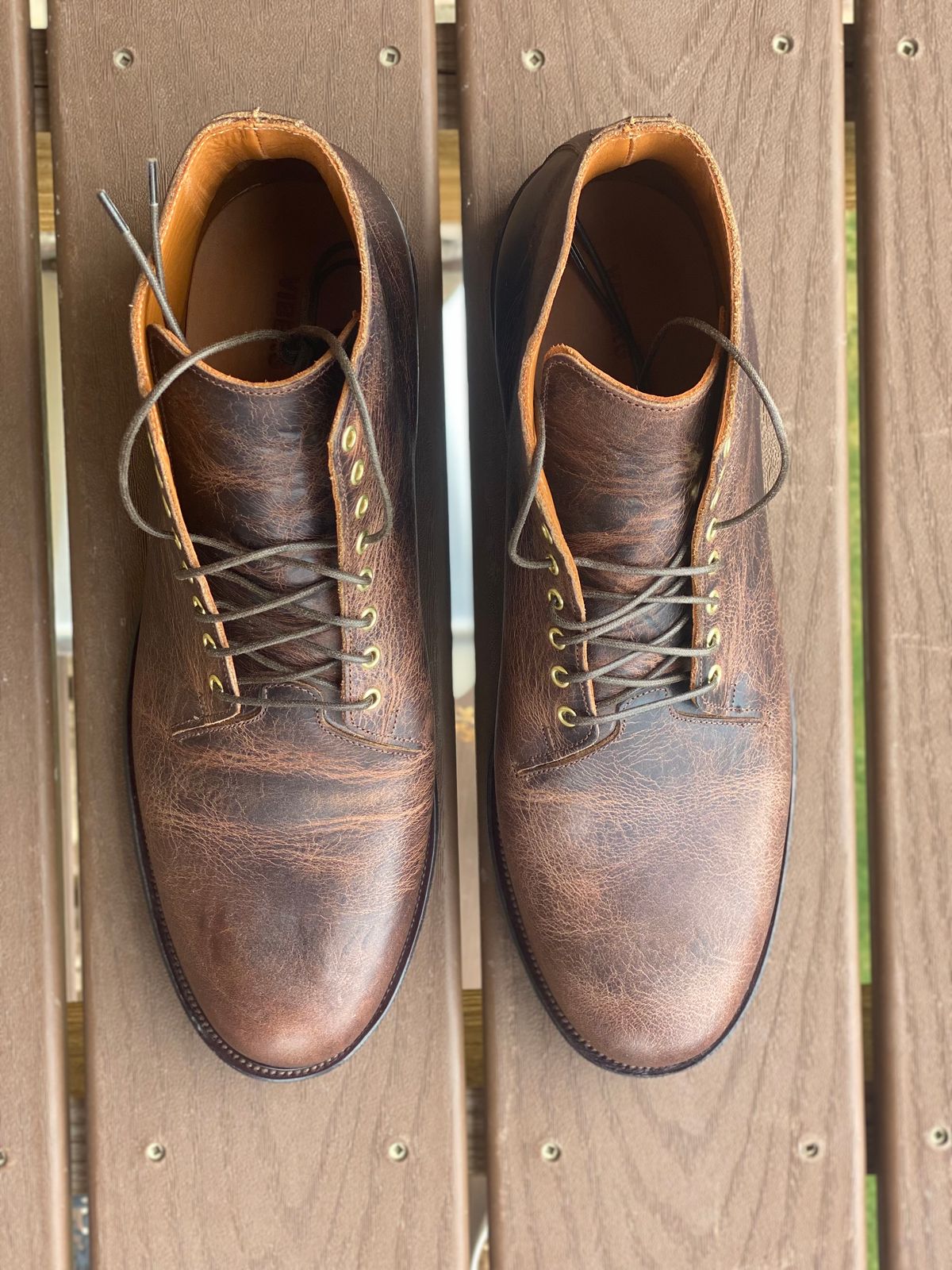 Photo by boot_247 on October 2, 2022 of the Viberg Wholecut Derby Boot in Horween Rowdy Dachshund.