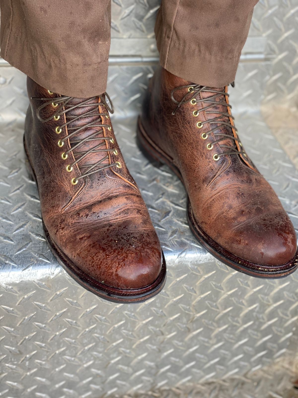 Photo by boot_247 on October 3, 2022 of the Viberg Wholecut Derby Boot in Horween Rowdy Dachshund.