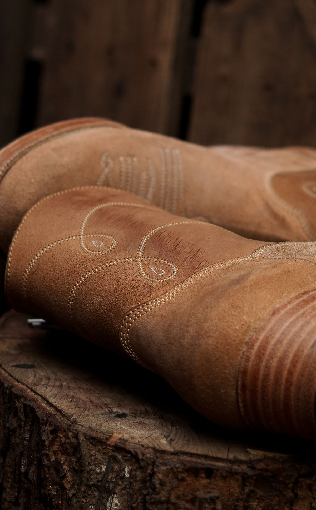 Photo by paco_dot on October 1, 2025 of the Fortis Boots Nacula Western Zipper Boots in Maryam Natural Horsebutt Roughout.