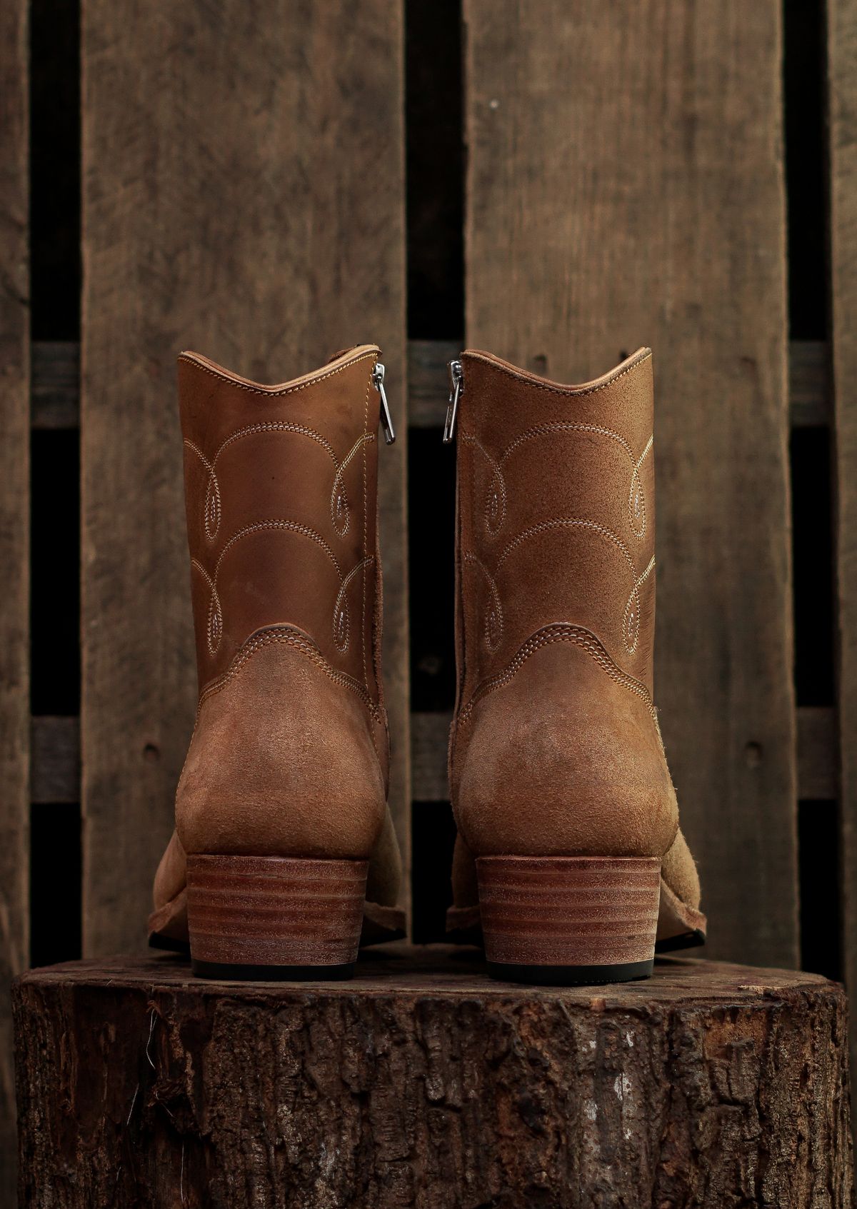 Photo by paco_dot on October 1, 2025 of the Fortis Boots Nacula Western Zipper Boots in Maryam Natural Horsebutt Roughout.