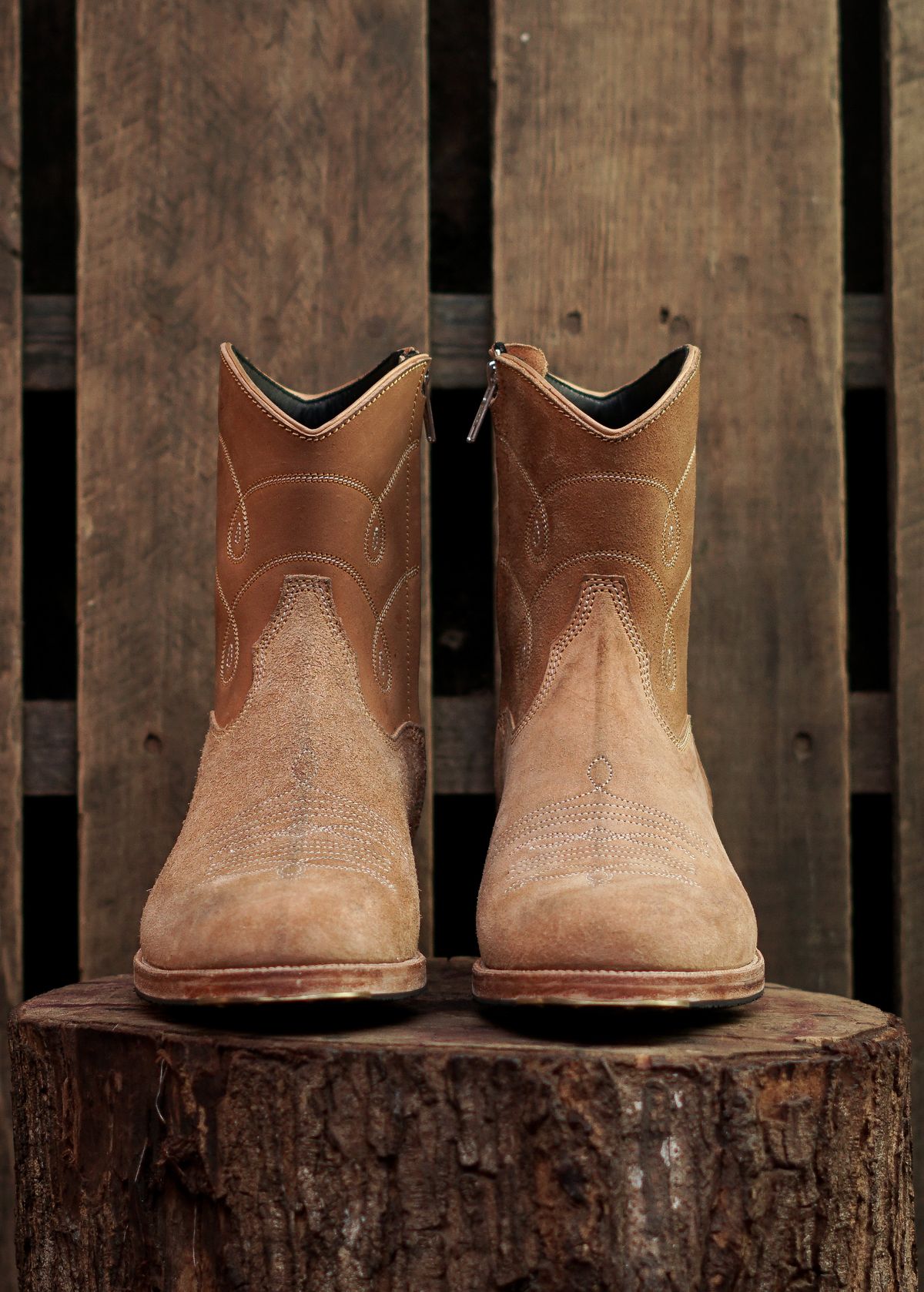 Photo by paco_dot on October 1, 2025 of the Fortis Boots Nacula Western Zipper Boots in Maryam Natural Horsebutt Roughout.