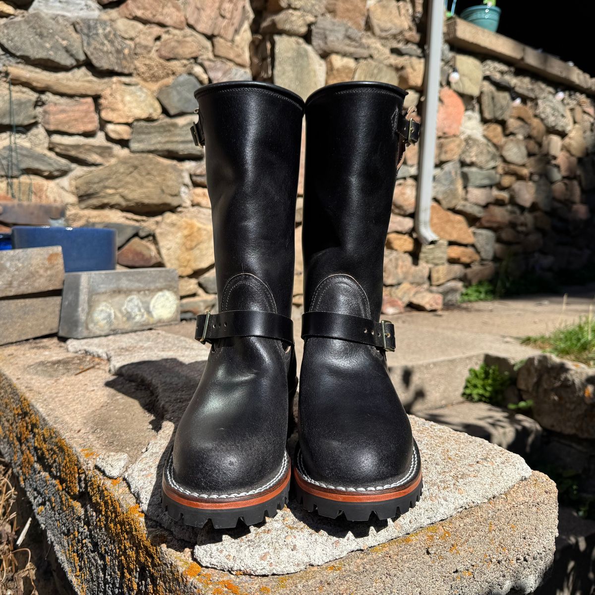 Photo by zander on October 2, 2025 of the Nicks StationMaster in Horween Black Waxed Flesh.