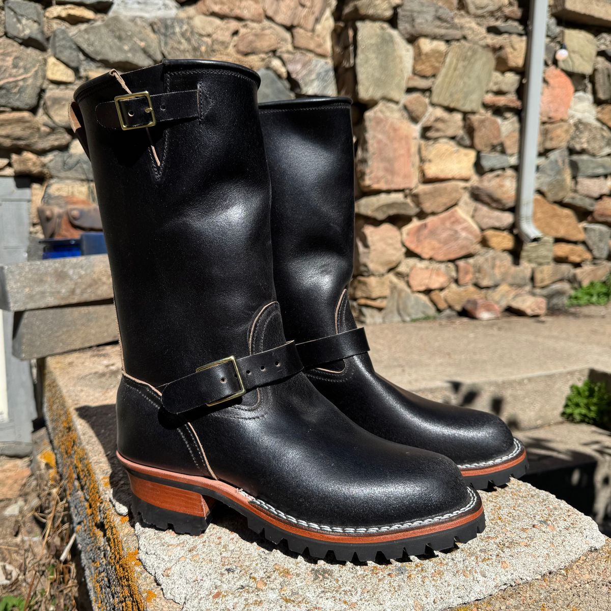 Photo by zander on October 2, 2025 of the Nicks StationMaster in Horween Black Waxed Flesh.
