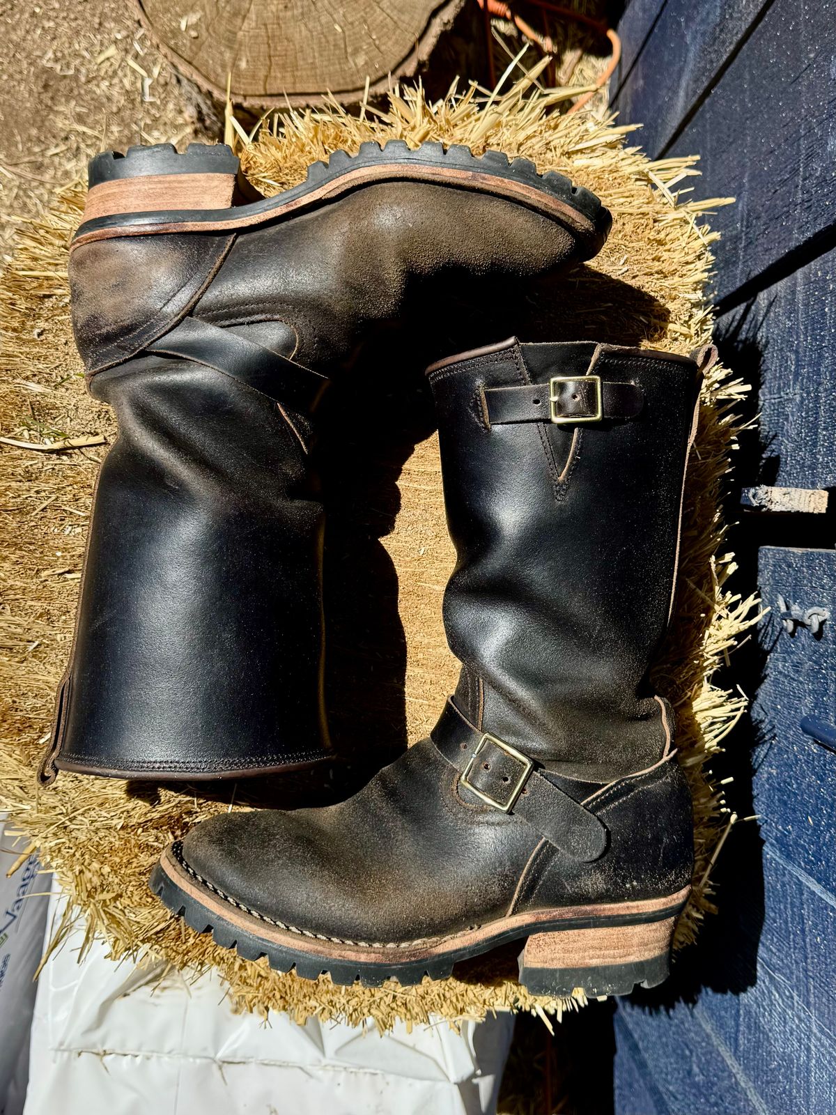 Photo by zander on April 5, 2026 of the Nicks StationMaster in Horween Black Waxed Flesh.