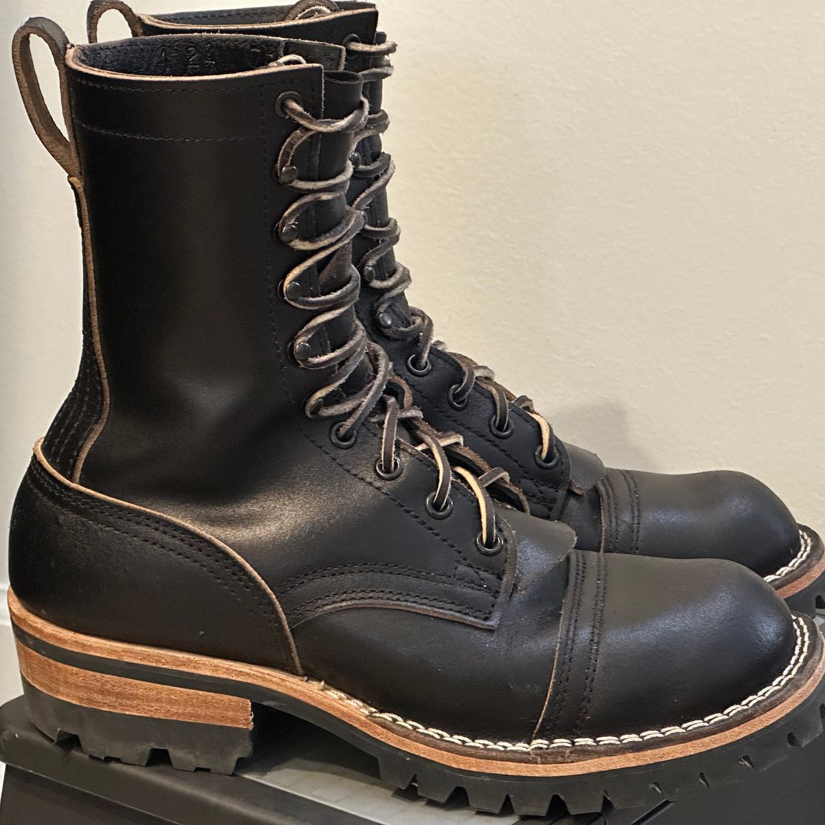 Photo by Shortstop on March 19, 2024 of the Nicks MTO in Horween Black Waxed Flesh.