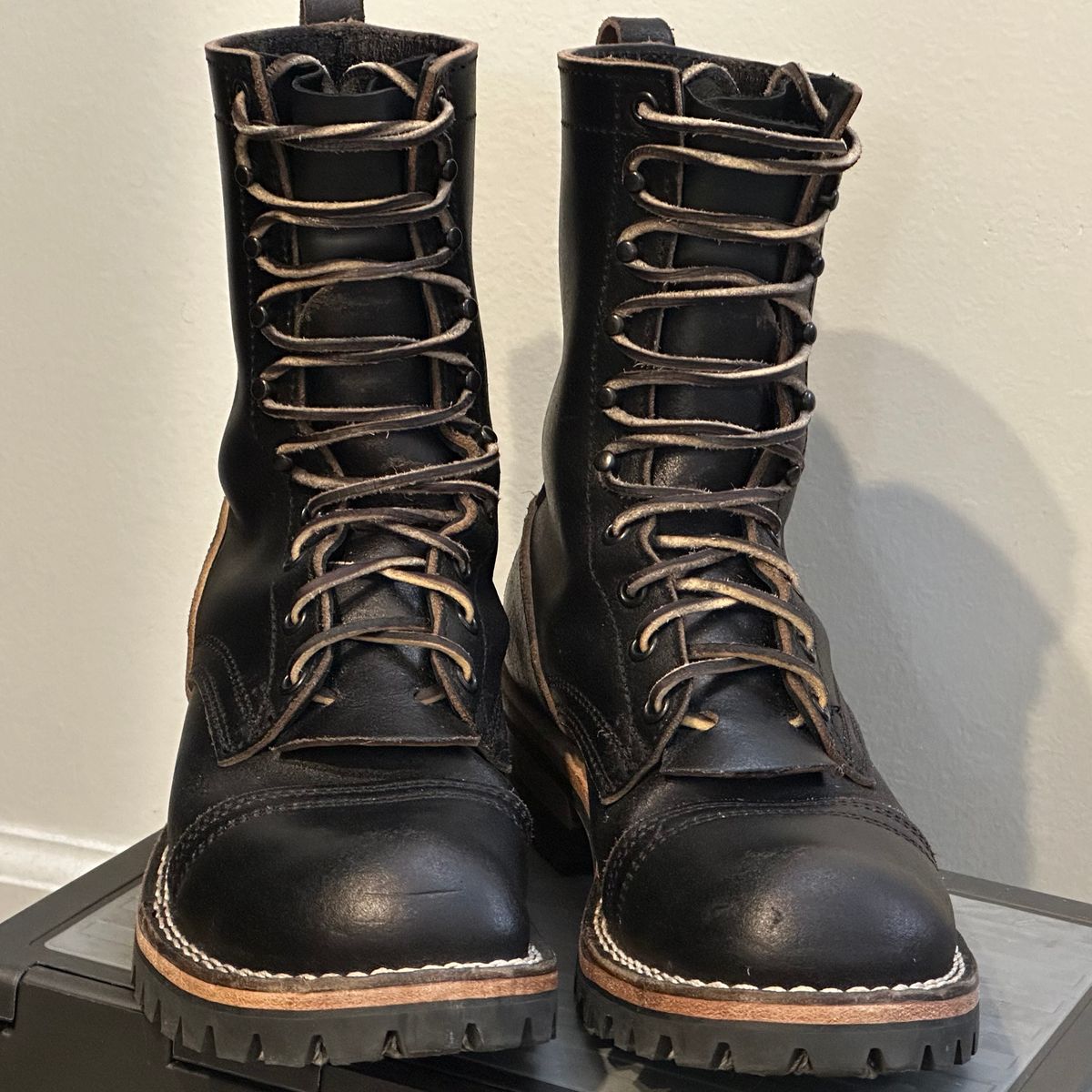 Photo by Shortstop on March 19, 2024 of the Nicks MTO in Horween Black Waxed Flesh.