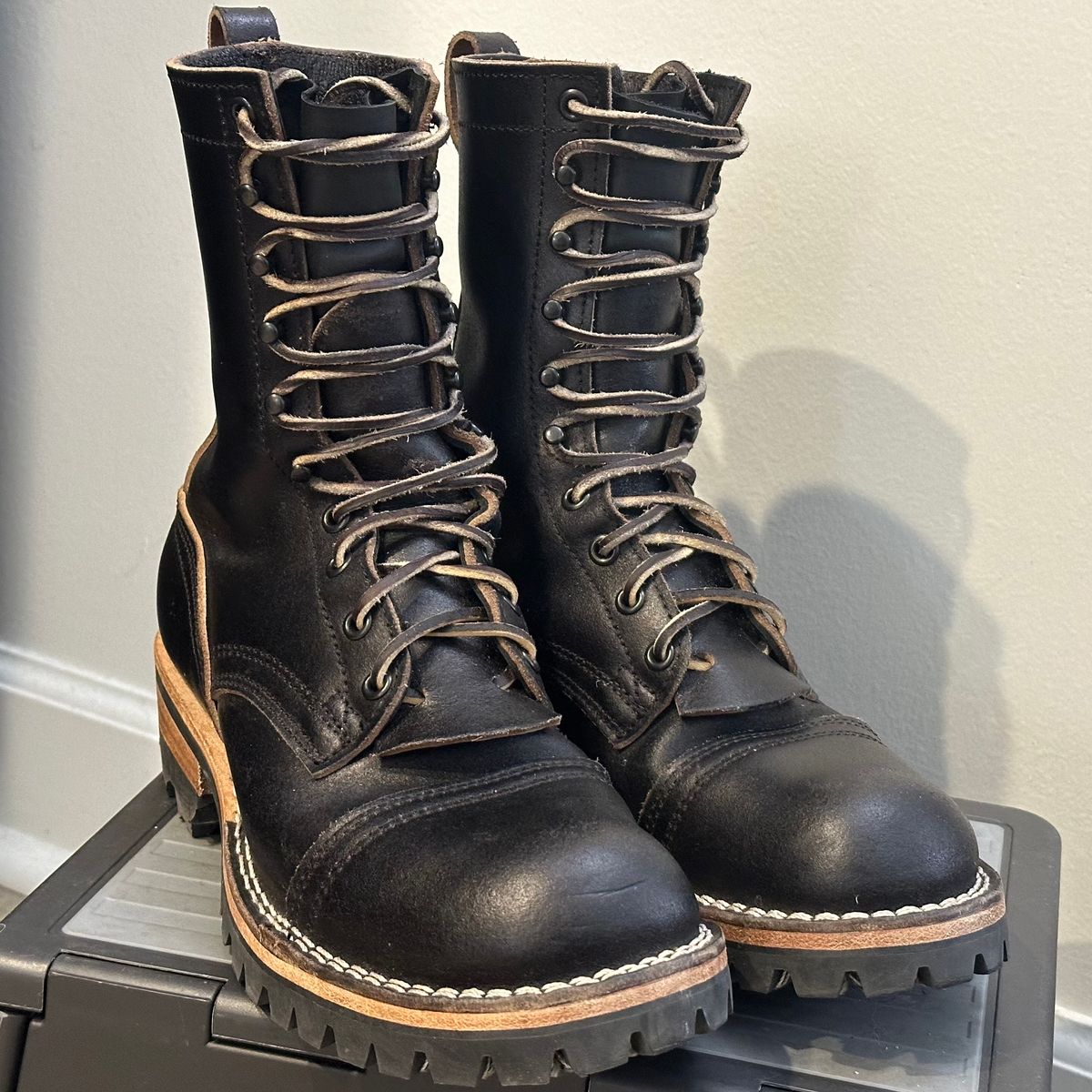Photo by Shortstop on March 19, 2024 of the Nicks MTO in Horween Black Waxed Flesh.