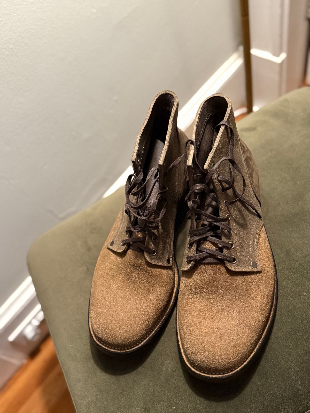 Photo by minus on October 1, 2025 of the NF Bootmaker Milton Boot in Horween Reverse Steel Predator & CF Stead Gingerbread Waxed Oasis & C.F. Stead Loden Kudu Reverse.