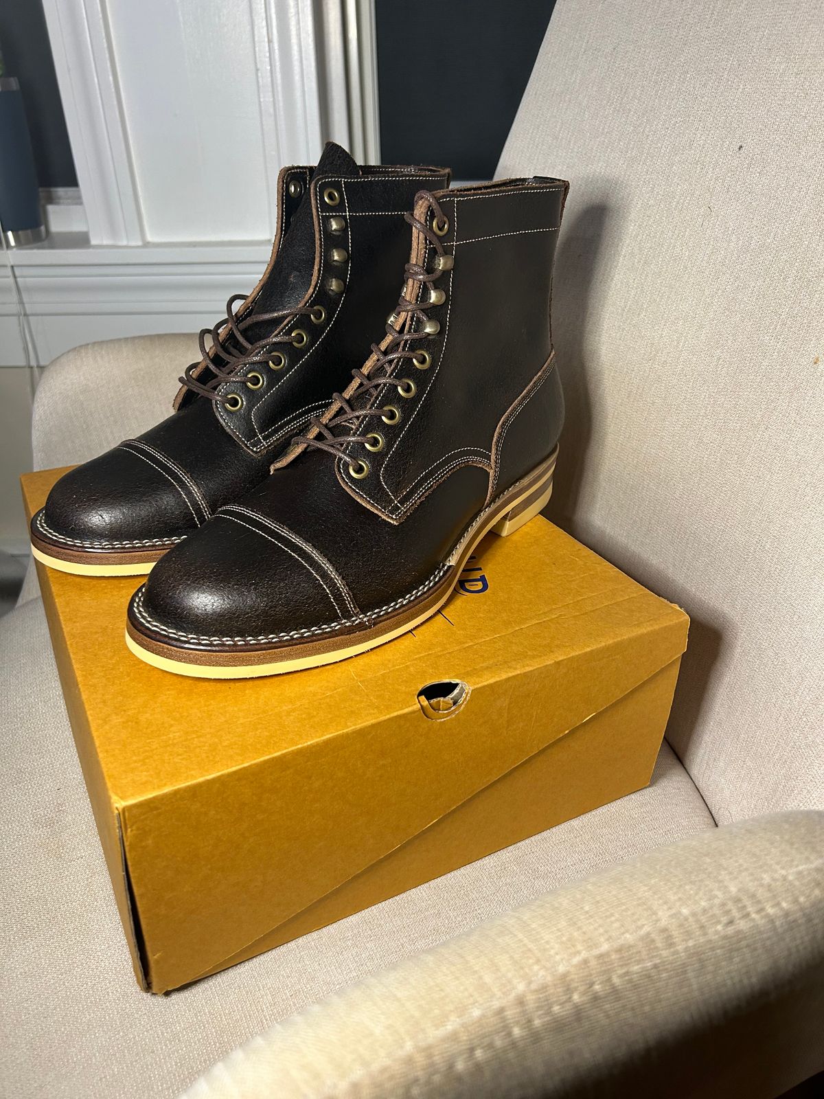 Photo by minus on October 4, 2024 of the Onderhoud SBC01 in Horween Java Waxed Flesh.