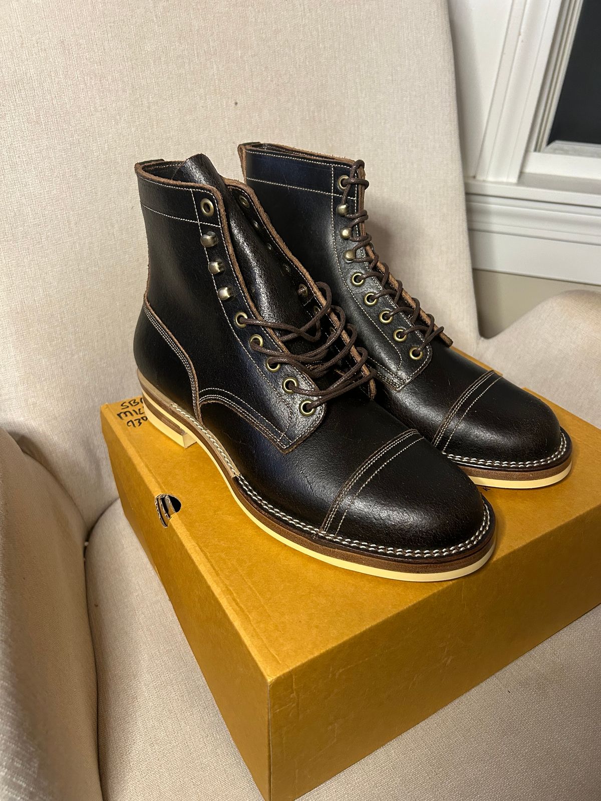 Photo by minus on October 4, 2024 of the Onderhoud SBC01 in Horween Java Waxed Flesh.