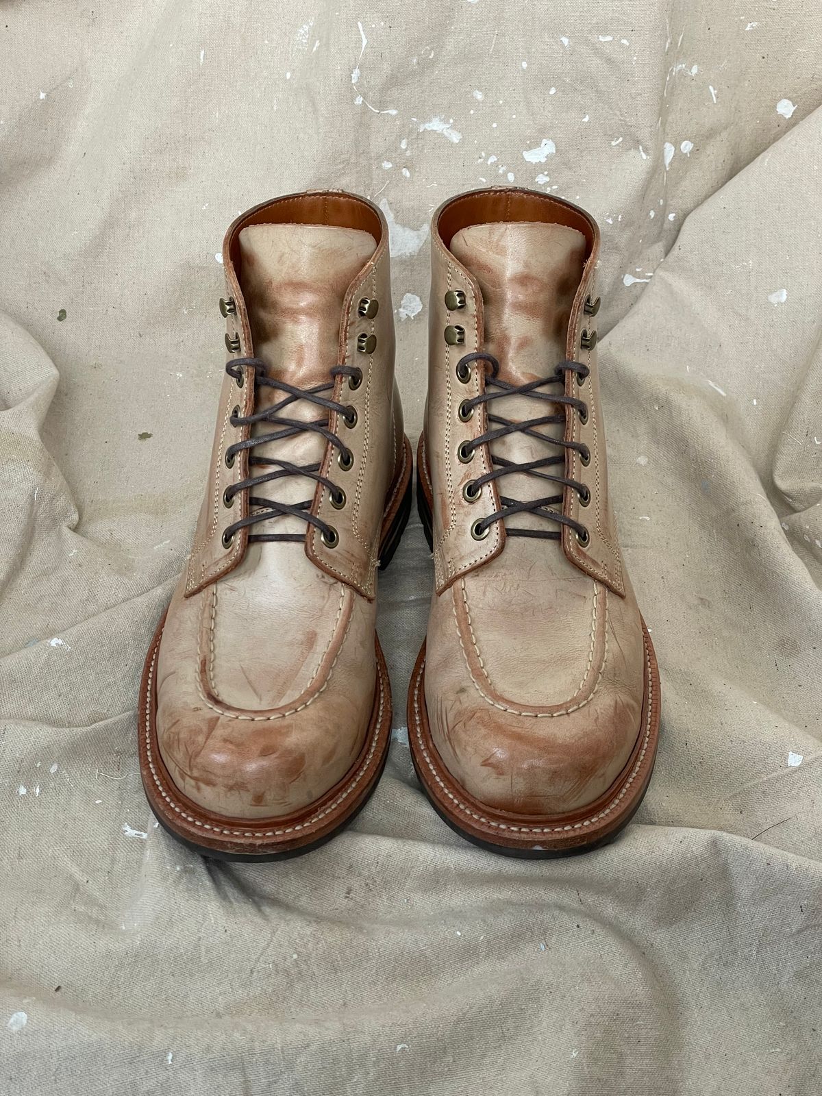 Photo by goodboots_badfeet on November 2, 2024 of the Grant Stone Brass Boot in Ghost Burro.