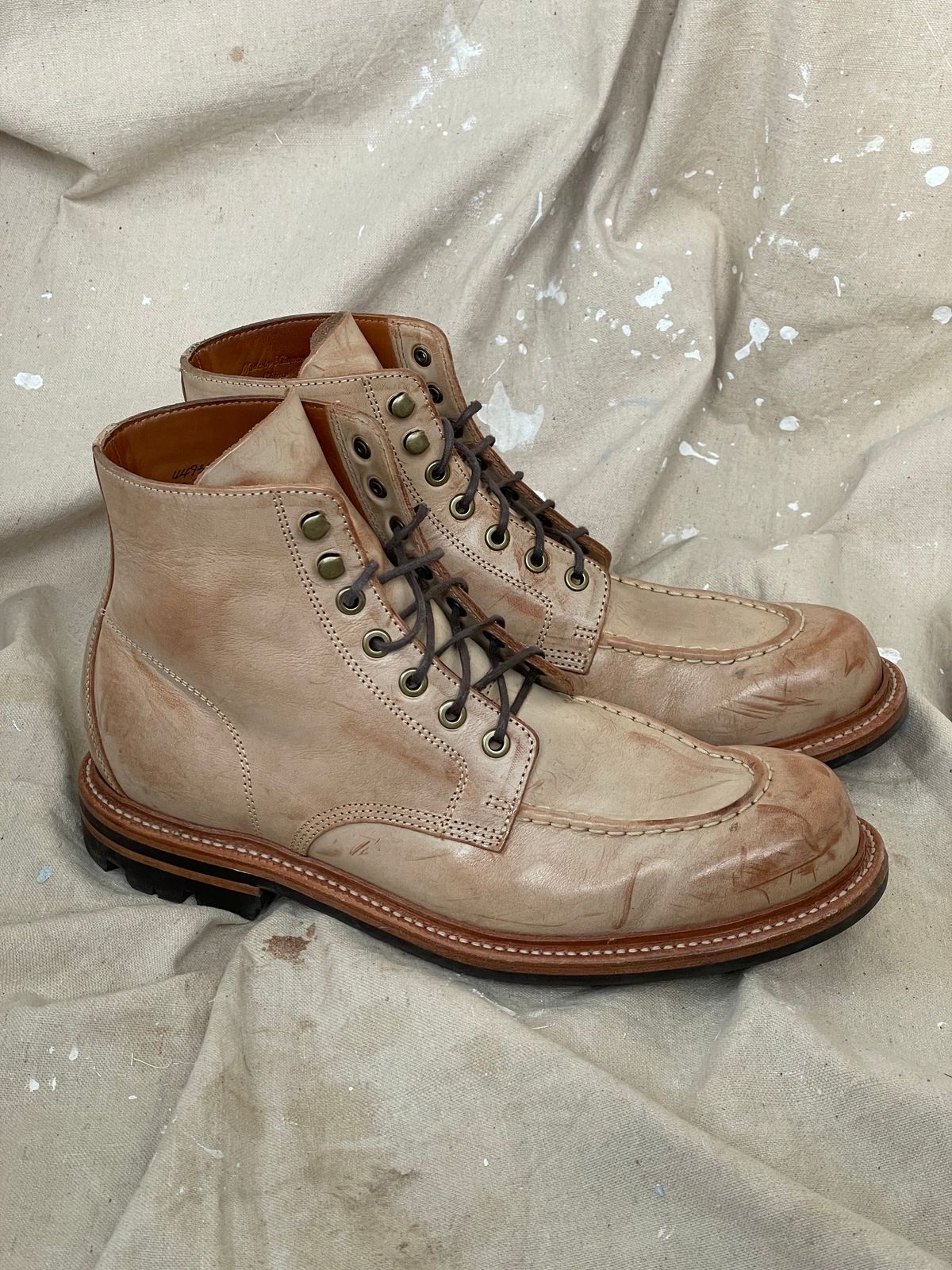 Photo by goodboots_badfeet on November 2, 2024 of the Grant Stone Brass Boot in Ghost Burro.