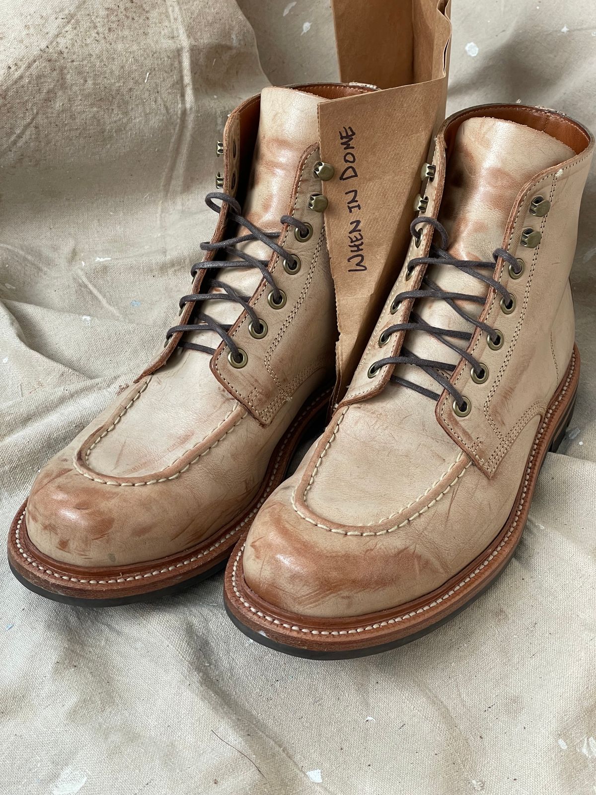 Photo by goodboots_badfeet on November 2, 2024 of the Grant Stone Brass Boot in Ghost Burro.
