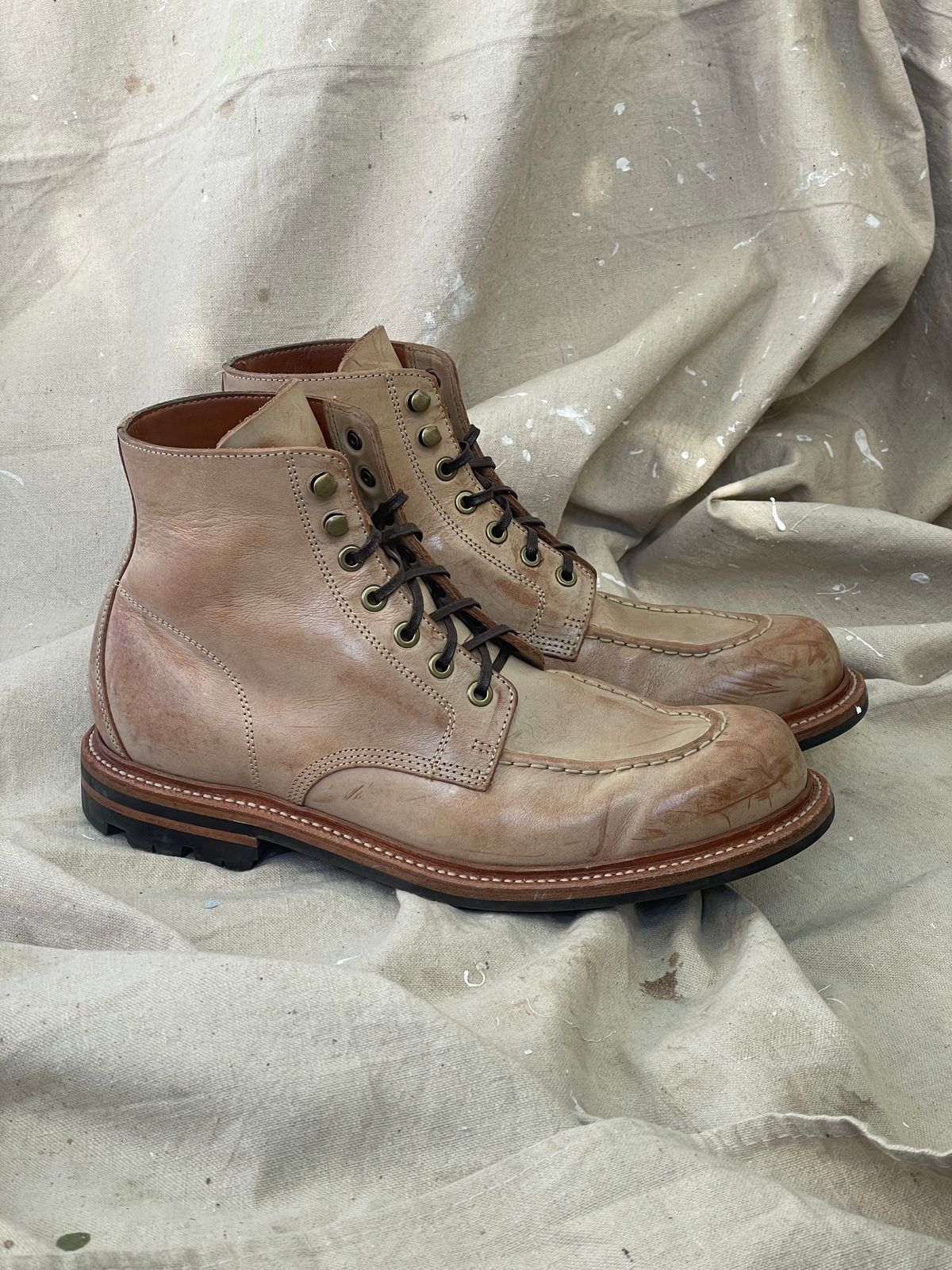 Photo by goodboots_badfeet on December 4, 2024 of the Grant Stone Brass Boot in Ghost Burro.