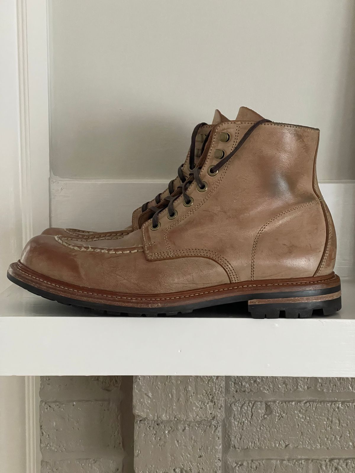 Photo by goodboots_badfeet on February 21, 2025 of the Grant Stone Brass Boot in Ghost Burro.