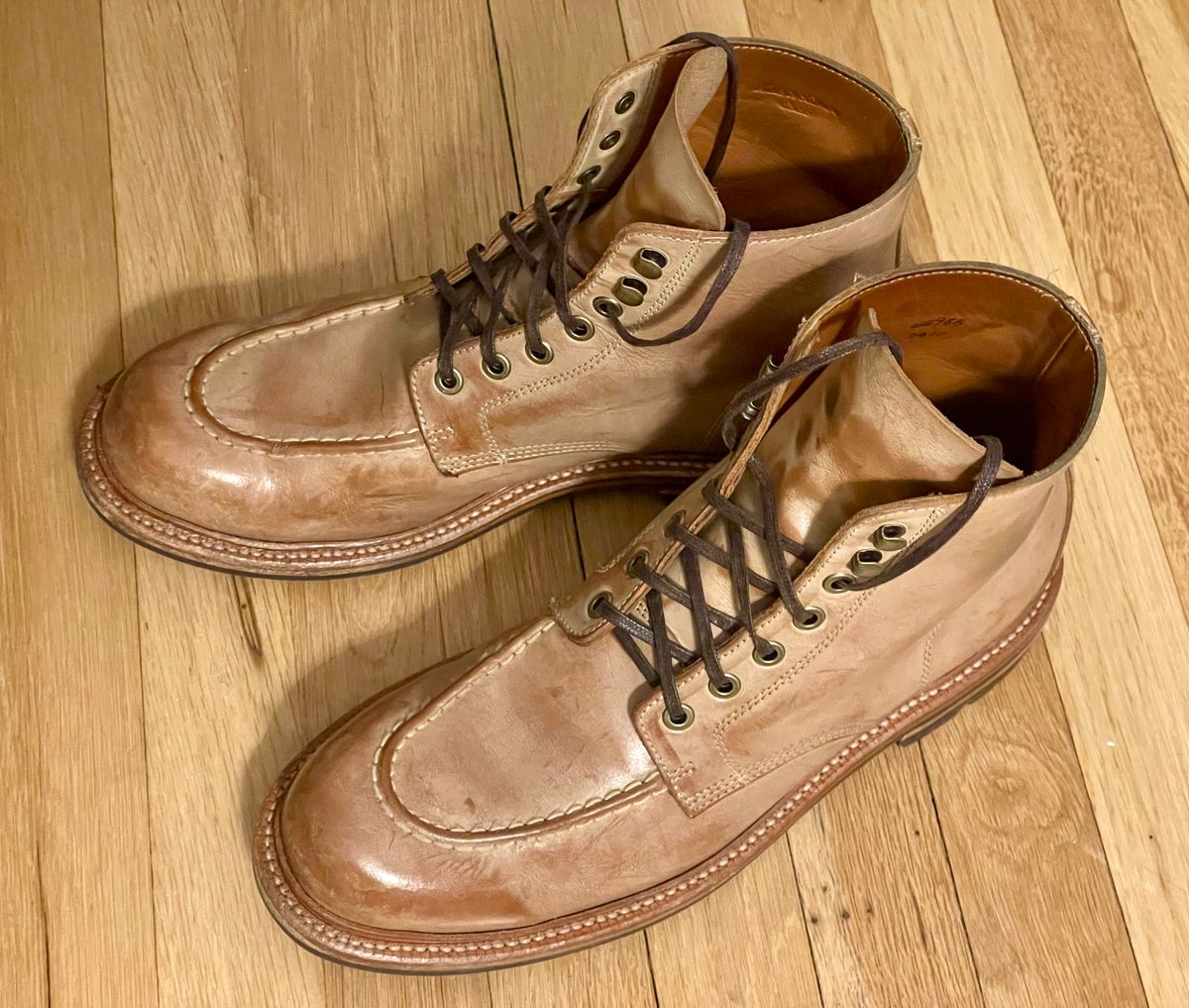 Photo by goodboots_badfeet on February 21, 2025 of the Grant Stone Brass Boot in Ghost Burro.