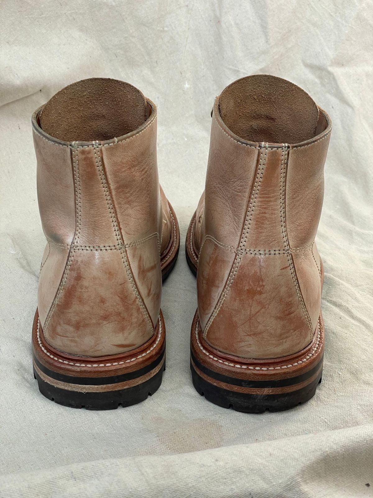 Photo by goodboots_badfeet on March 1, 2025 of the Grant Stone Brass Boot in Ghost Burro.
