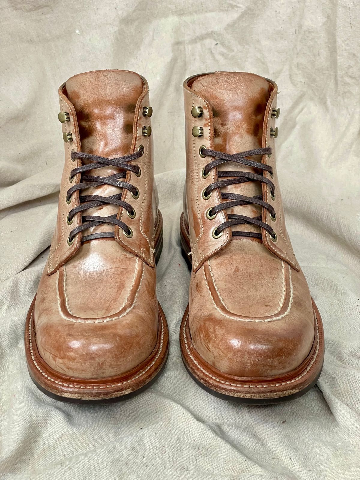 Photo by goodboots_badfeet on April 5, 2025 of the Grant Stone Brass Boot in Ghost Burro.